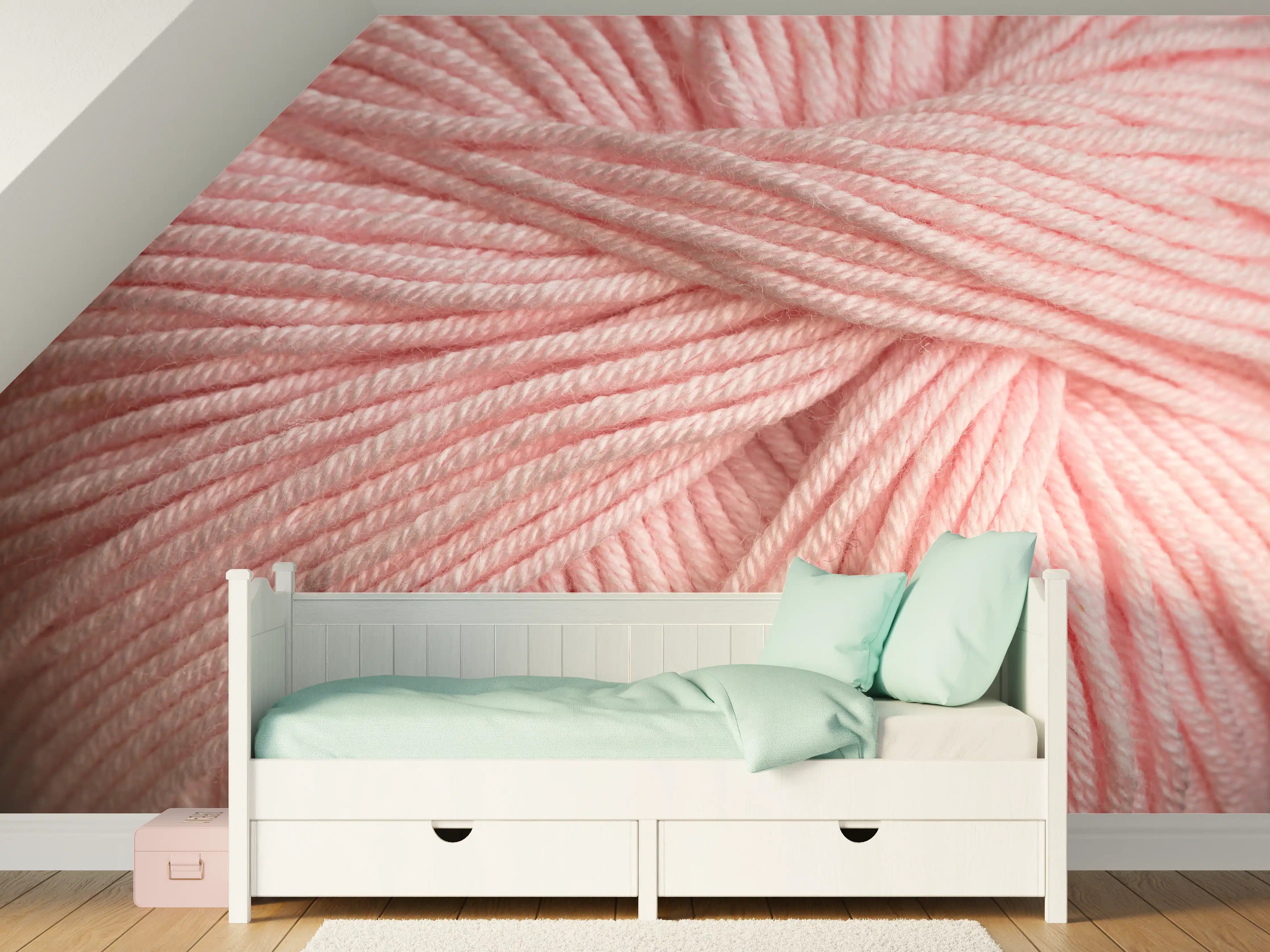 Kinderzimmer Wandgestaltung - Nahaufnahme eines rosa Garnknäuels