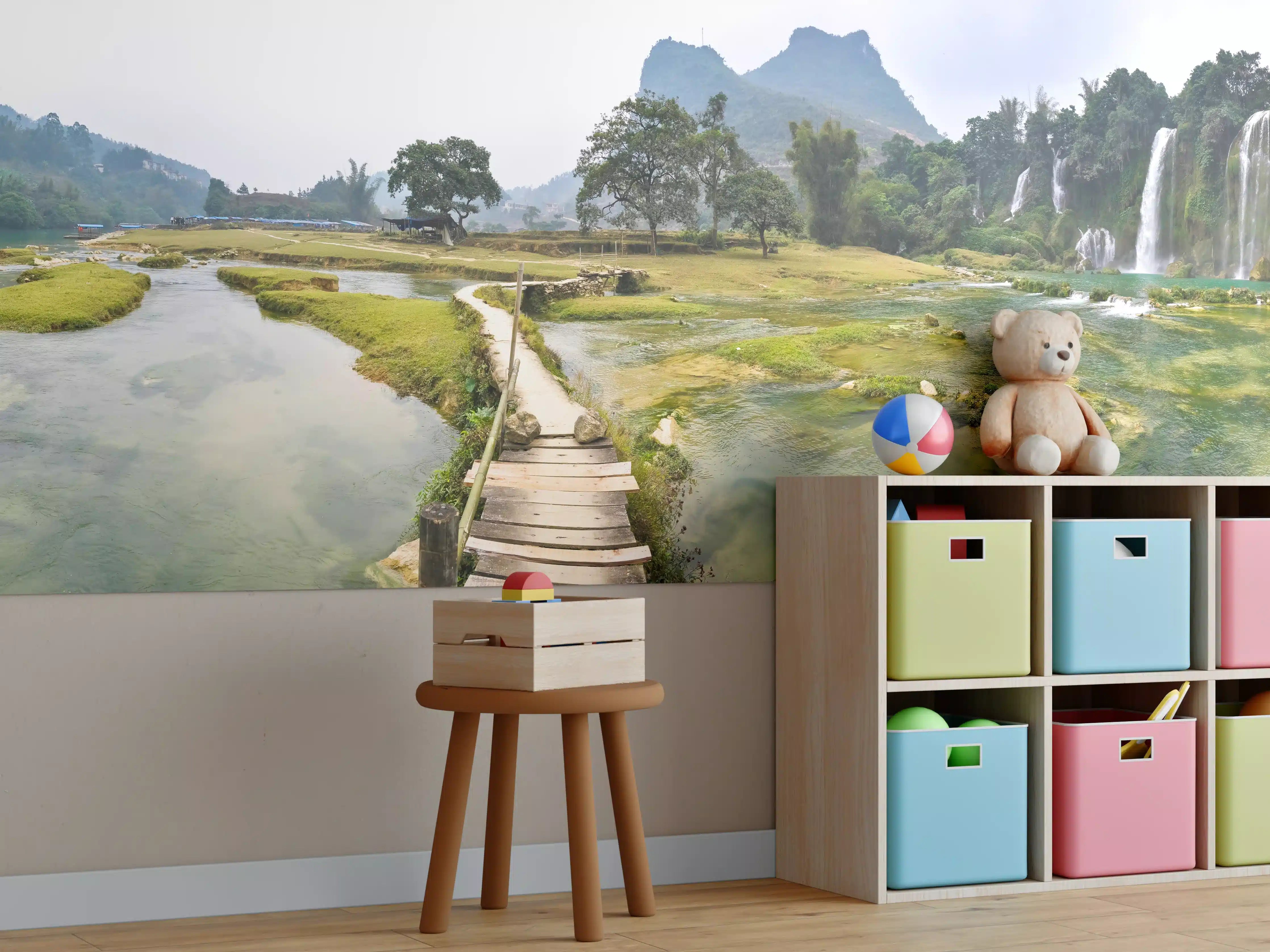 Kinderzimmer Wandgestaltung - Naturparadies mit Wasserfällen und Brücke