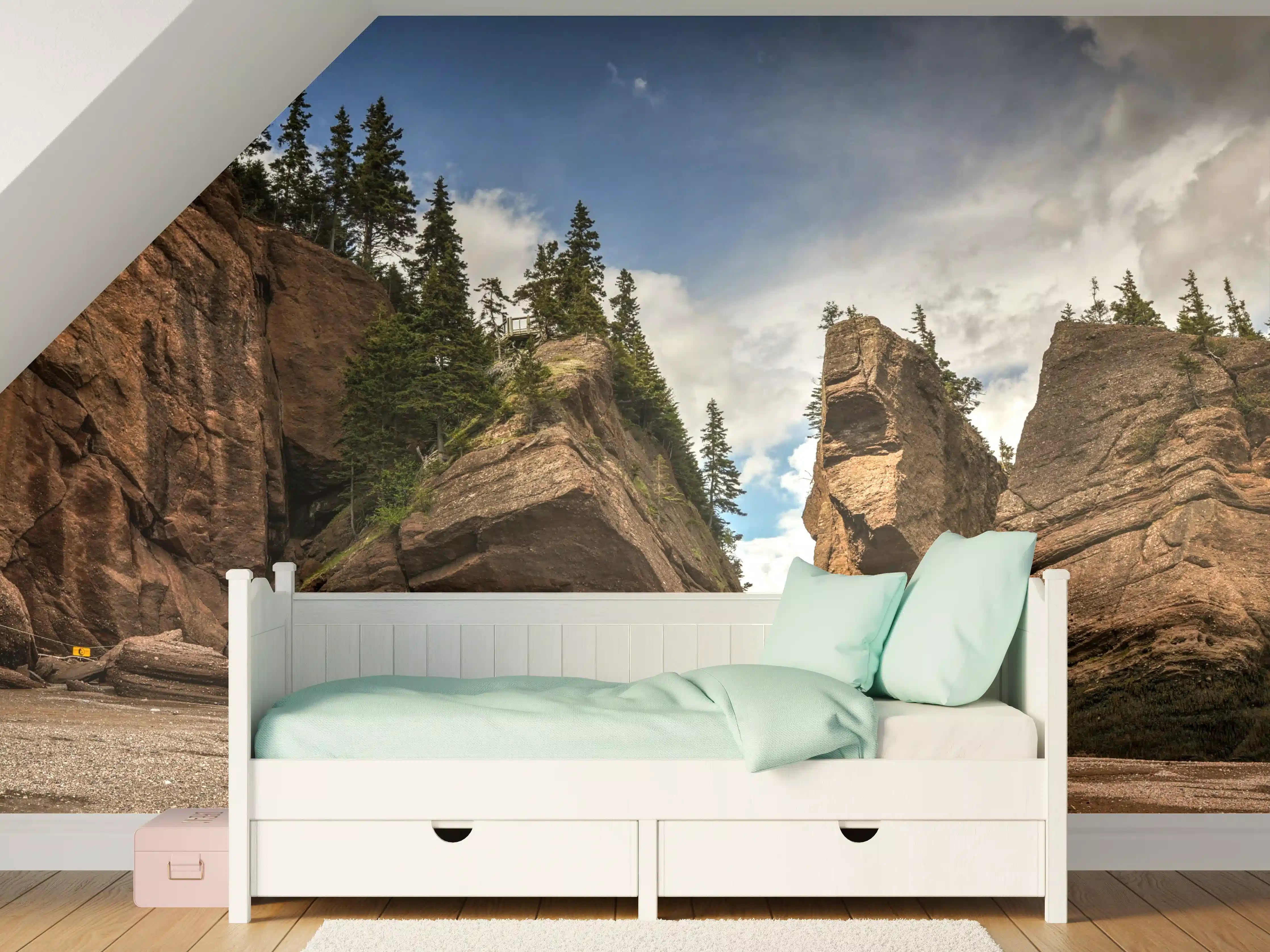 Kinderzimmer Wandgestaltung - Naturstrand mit Felsen und Himmel