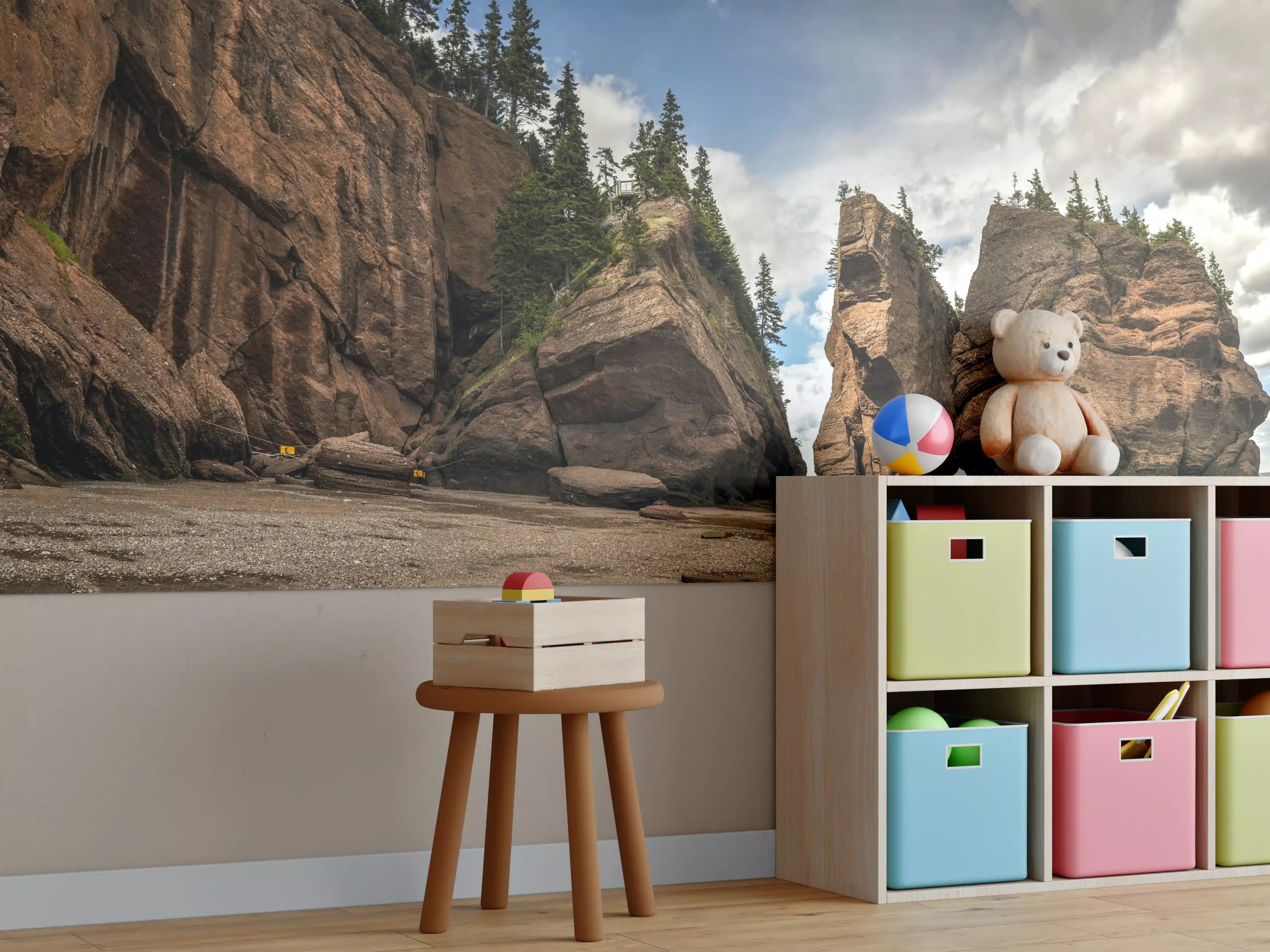 Kinderzimmer Wandgestaltung - Naturstrand mit Felsen und Himmel