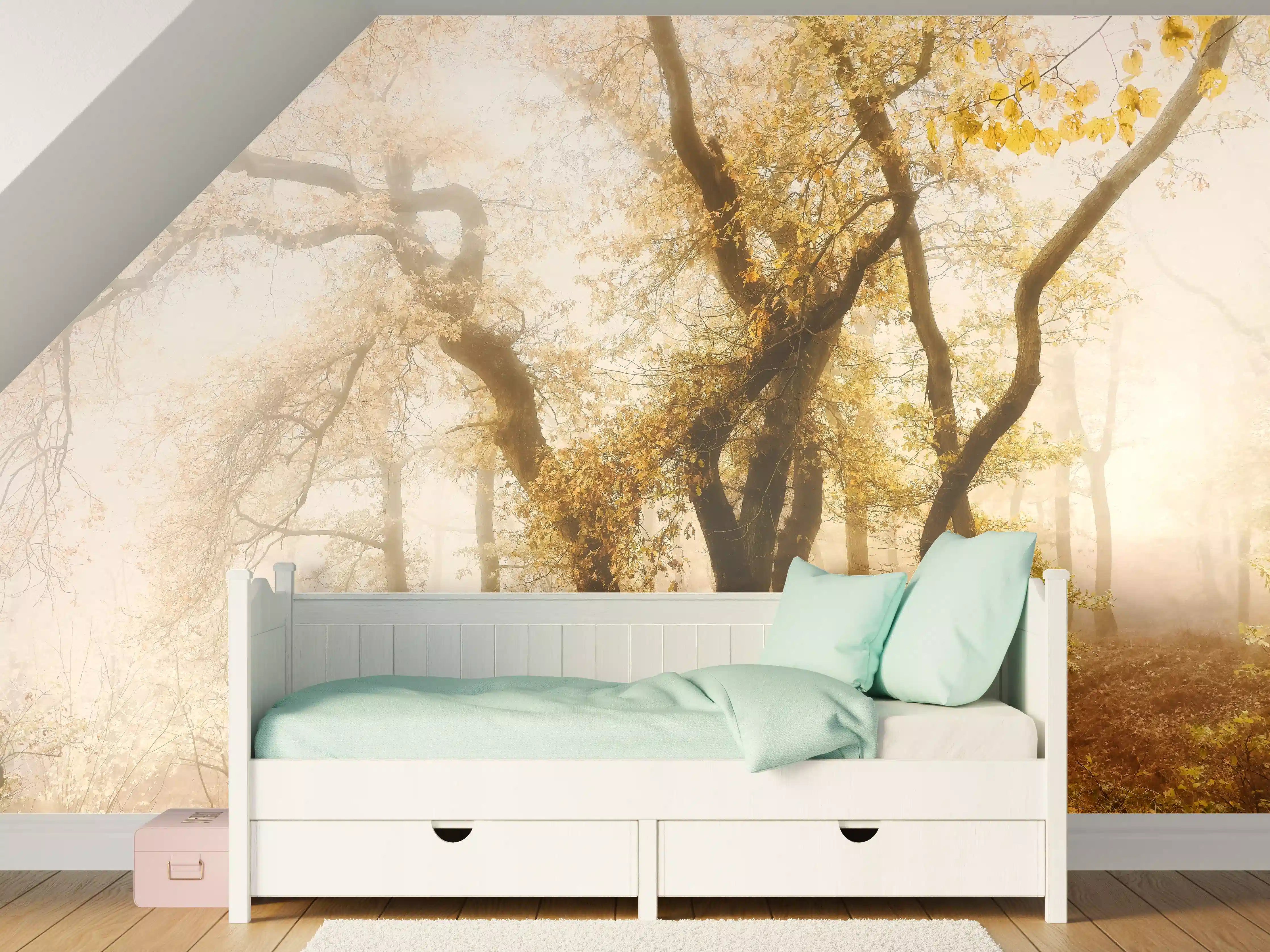 Kinderzimmer Wandgestaltung - Nebeliger Wald im Herbst