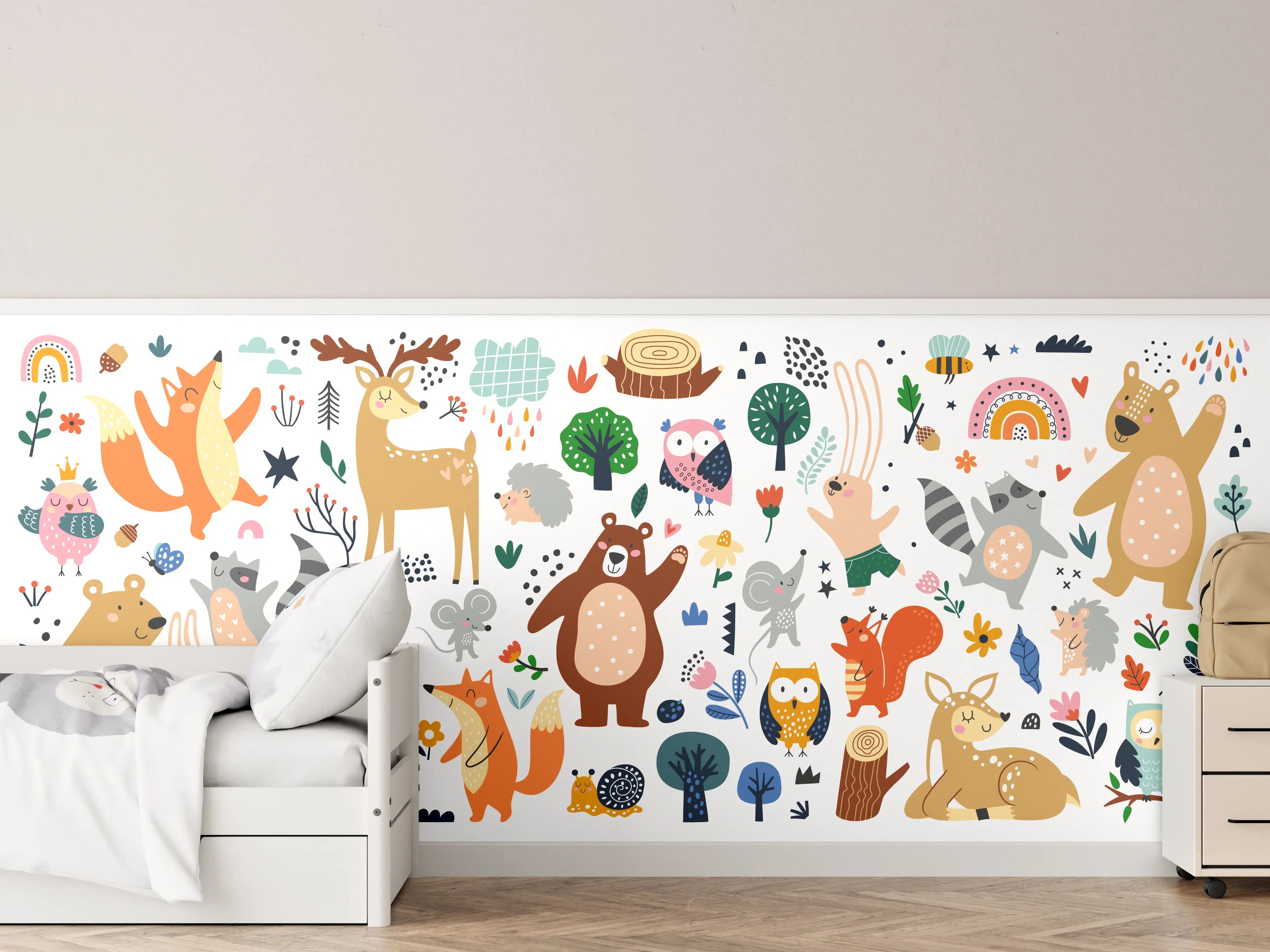 Kinderzimmer Wandgestaltung - Niedliche Waldtiere im bunten Design