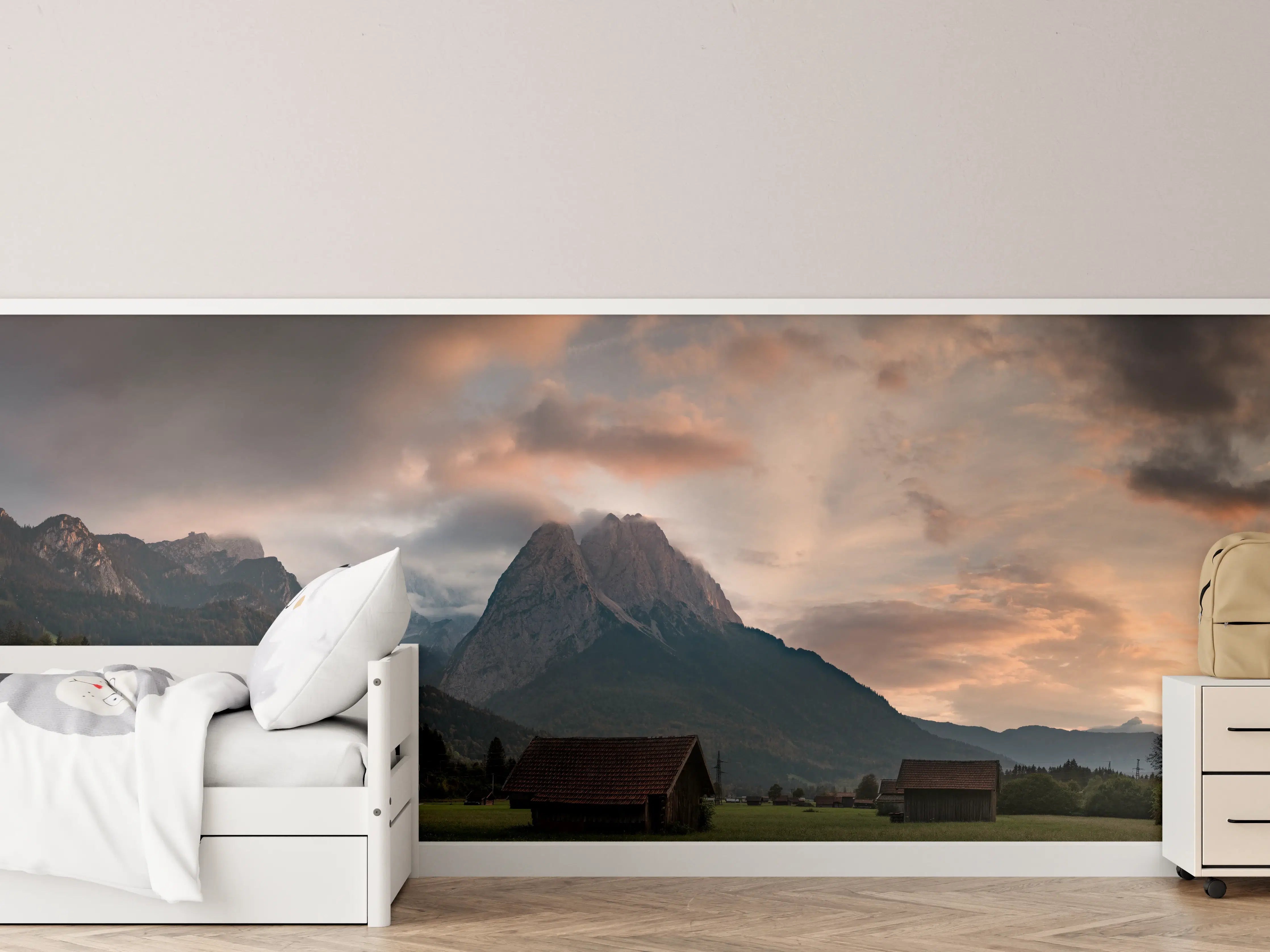 Kinderzimmer Wandgestaltung - Panorama von der wolkenverhangenen Zugspitze