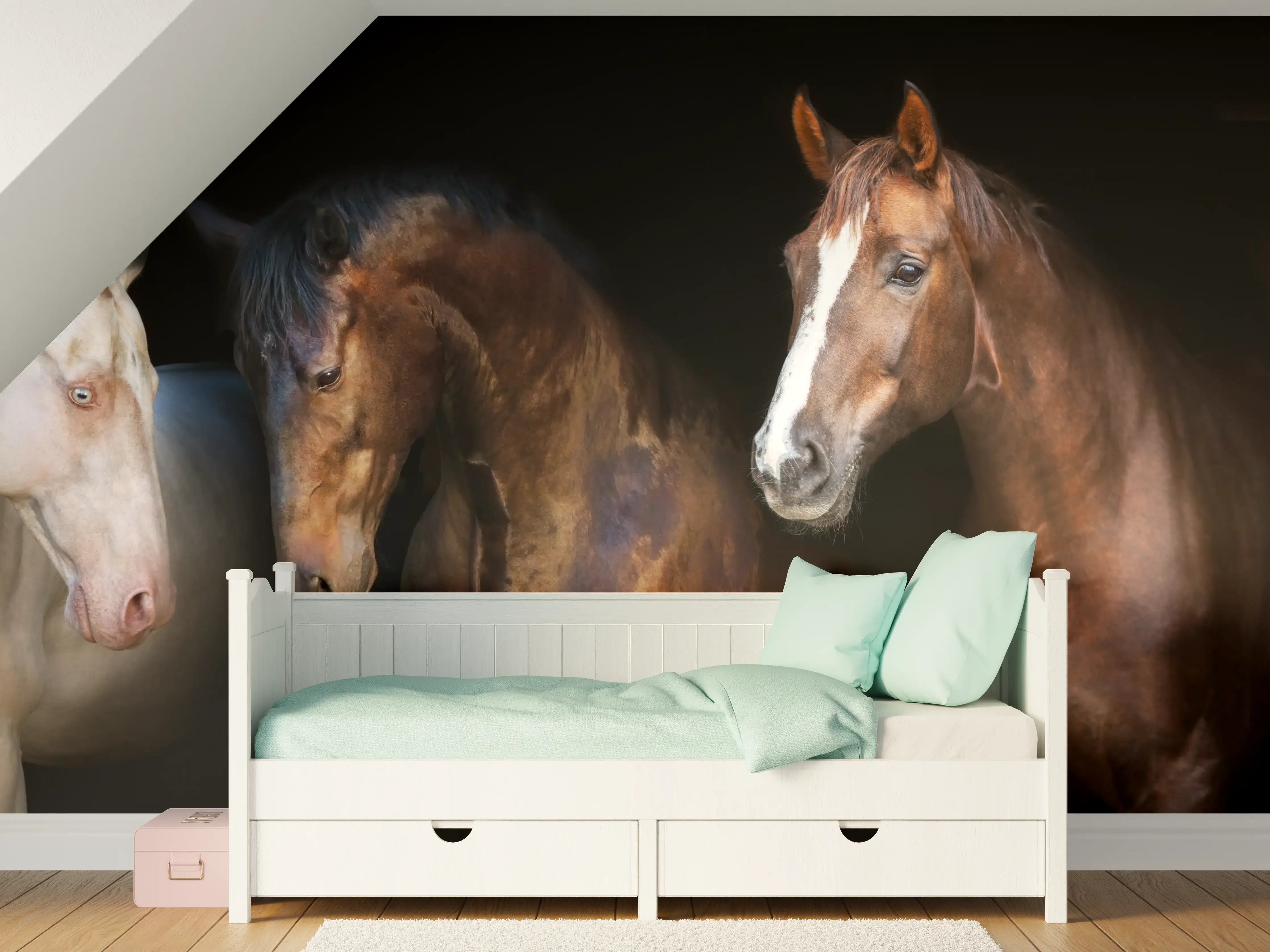 Kinderzimmer Wandgestaltung - Pferdegruppe auf Schwarz