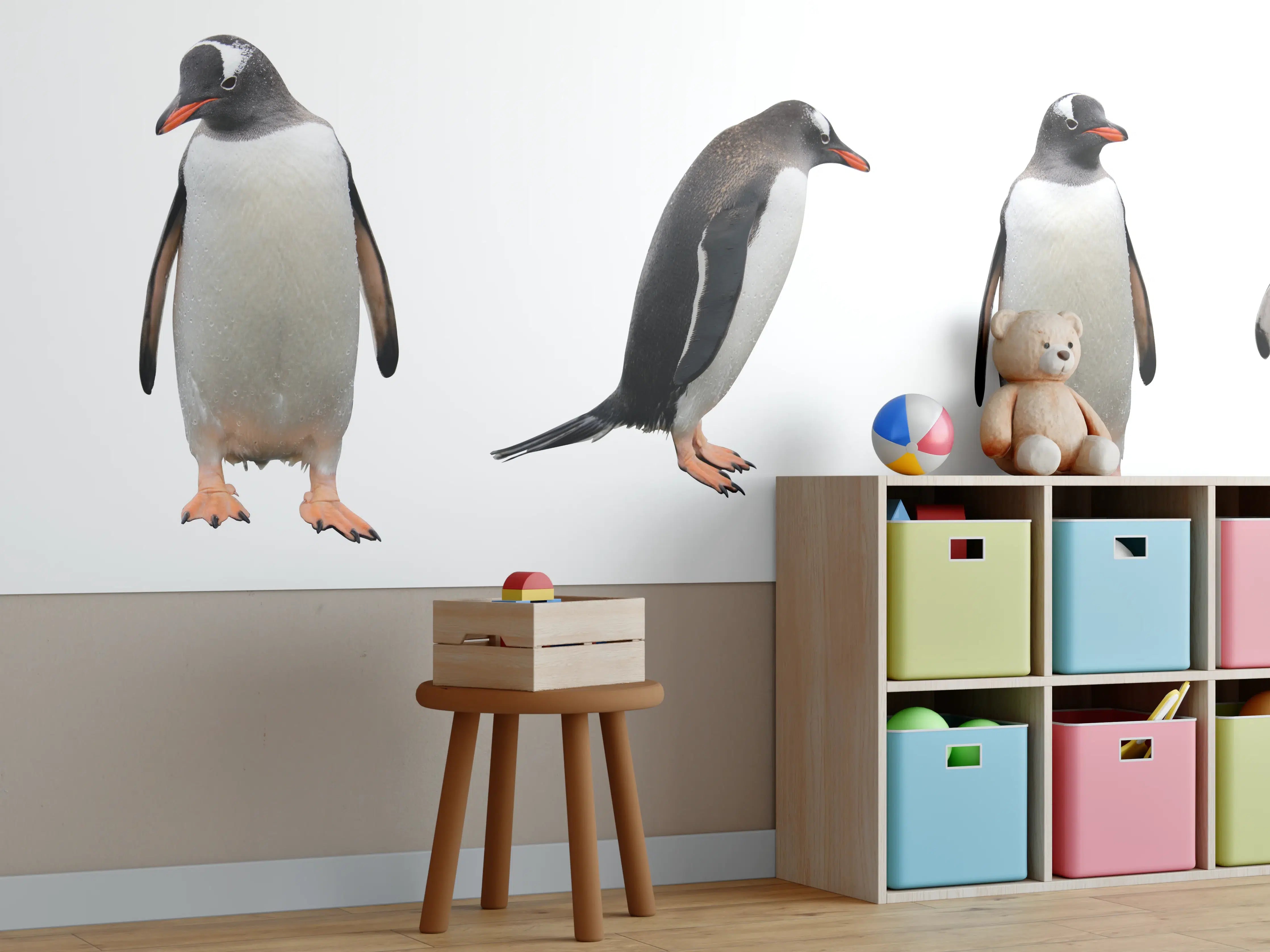 Kinderzimmer Wandgestaltung - Pinguine auf weißem Hintergrund