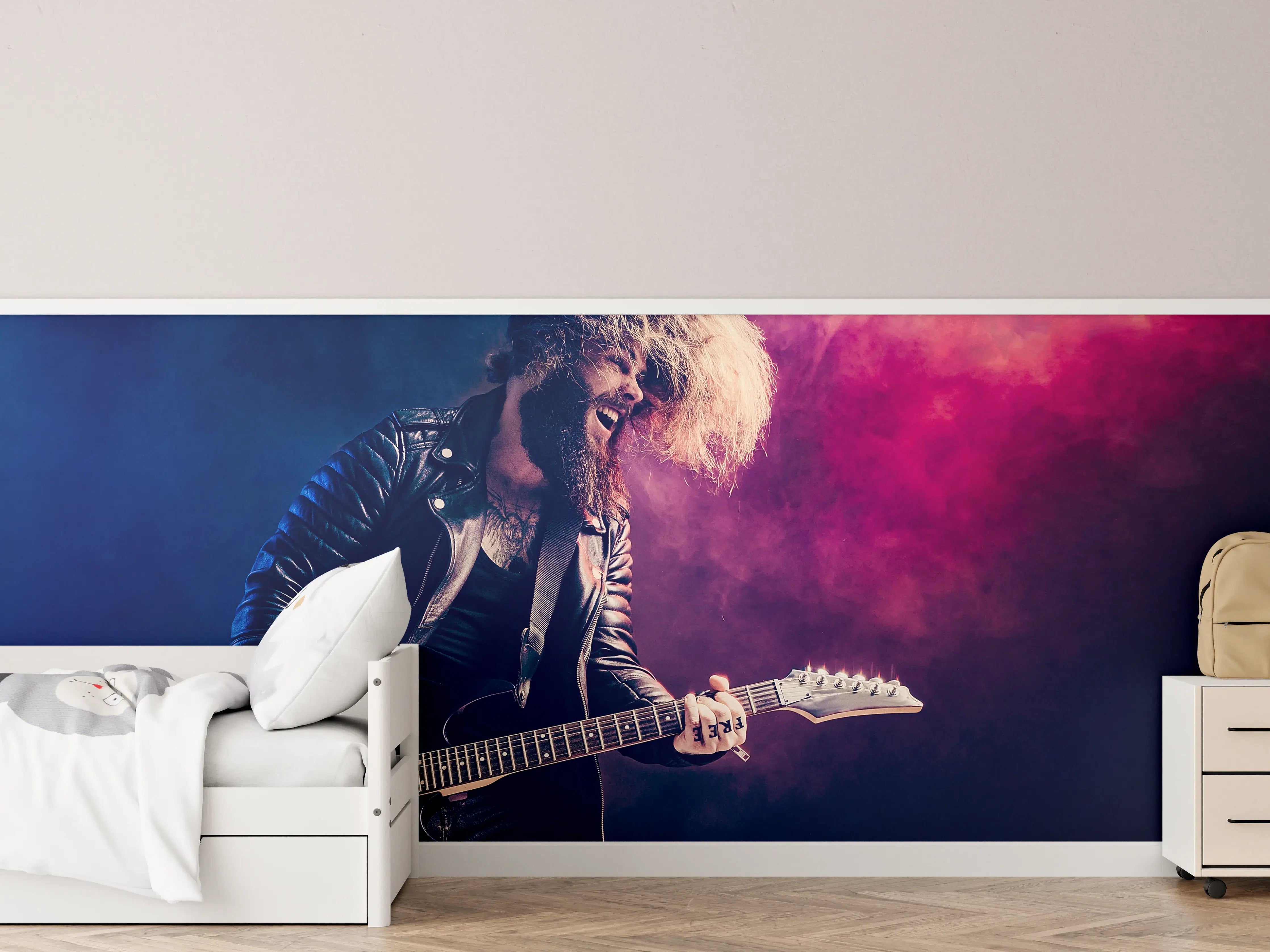 Kinderzimmer Wandgestaltung - Rockgitarrist mit wildem Haar und Lederjacke