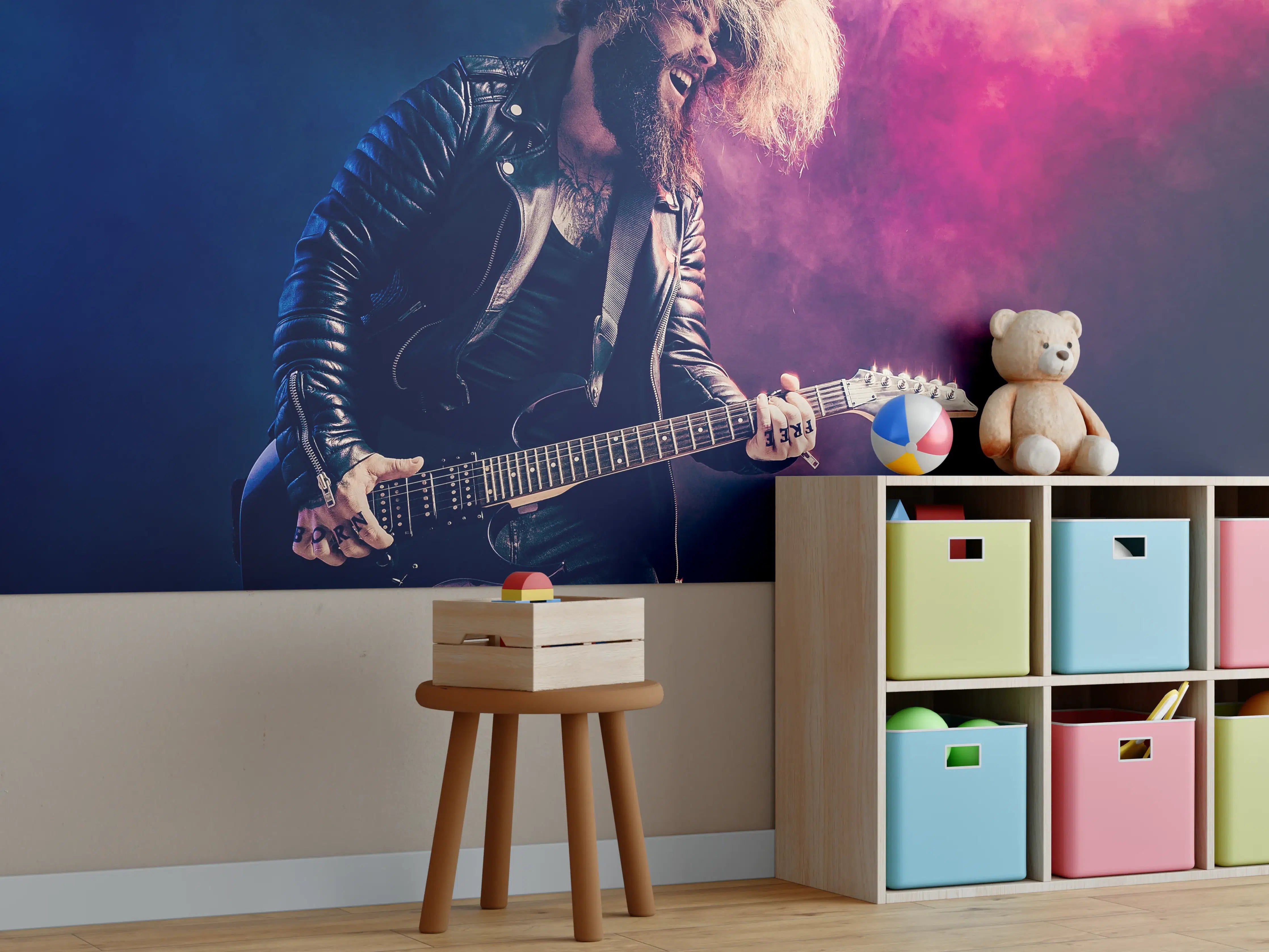Kinderzimmer Wandgestaltung - Rockgitarrist mit wildem Haar und Lederjacke