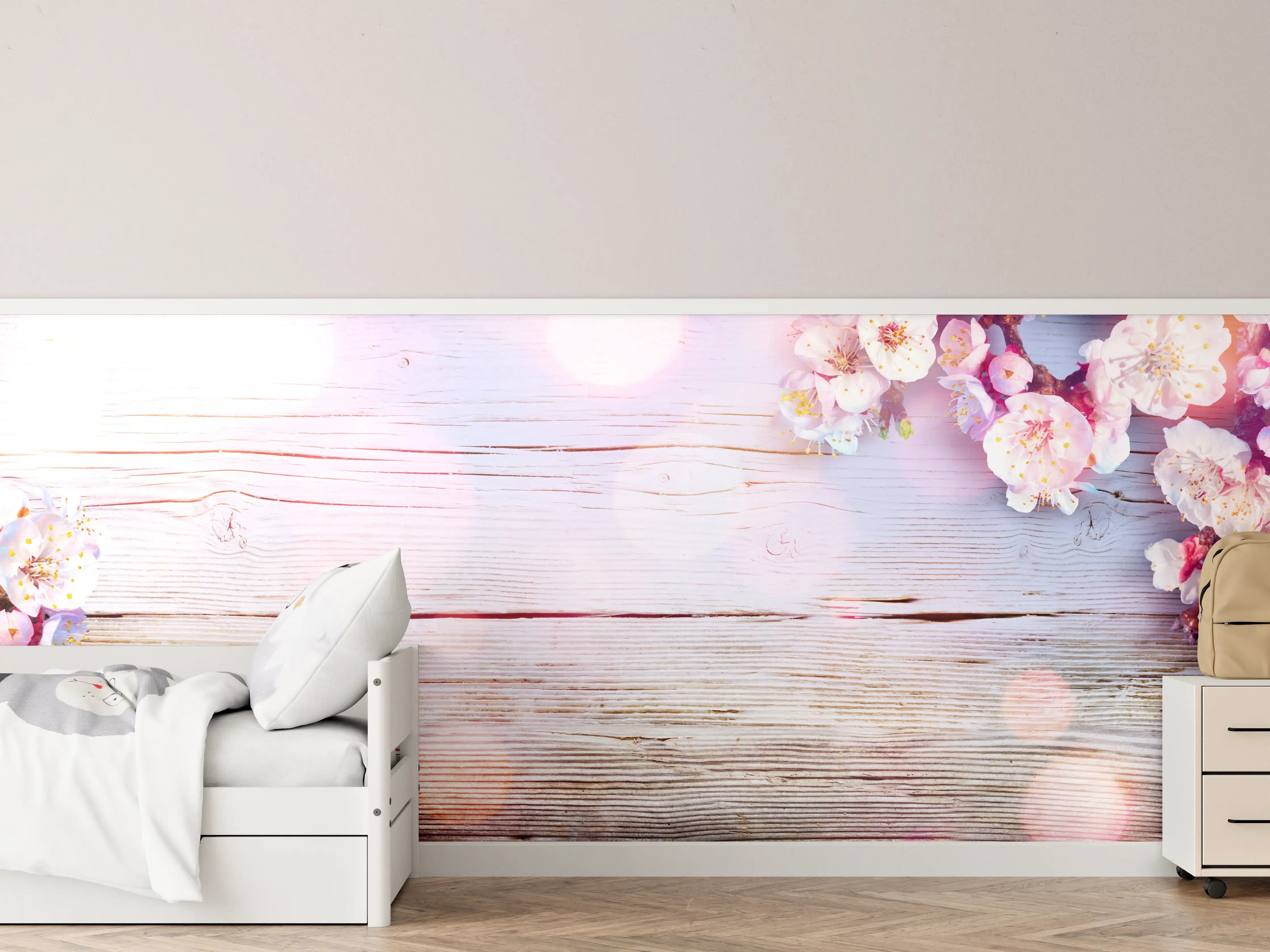 Kinderzimmer Wandgestaltung - Rosa Blüten auf Holzplatte