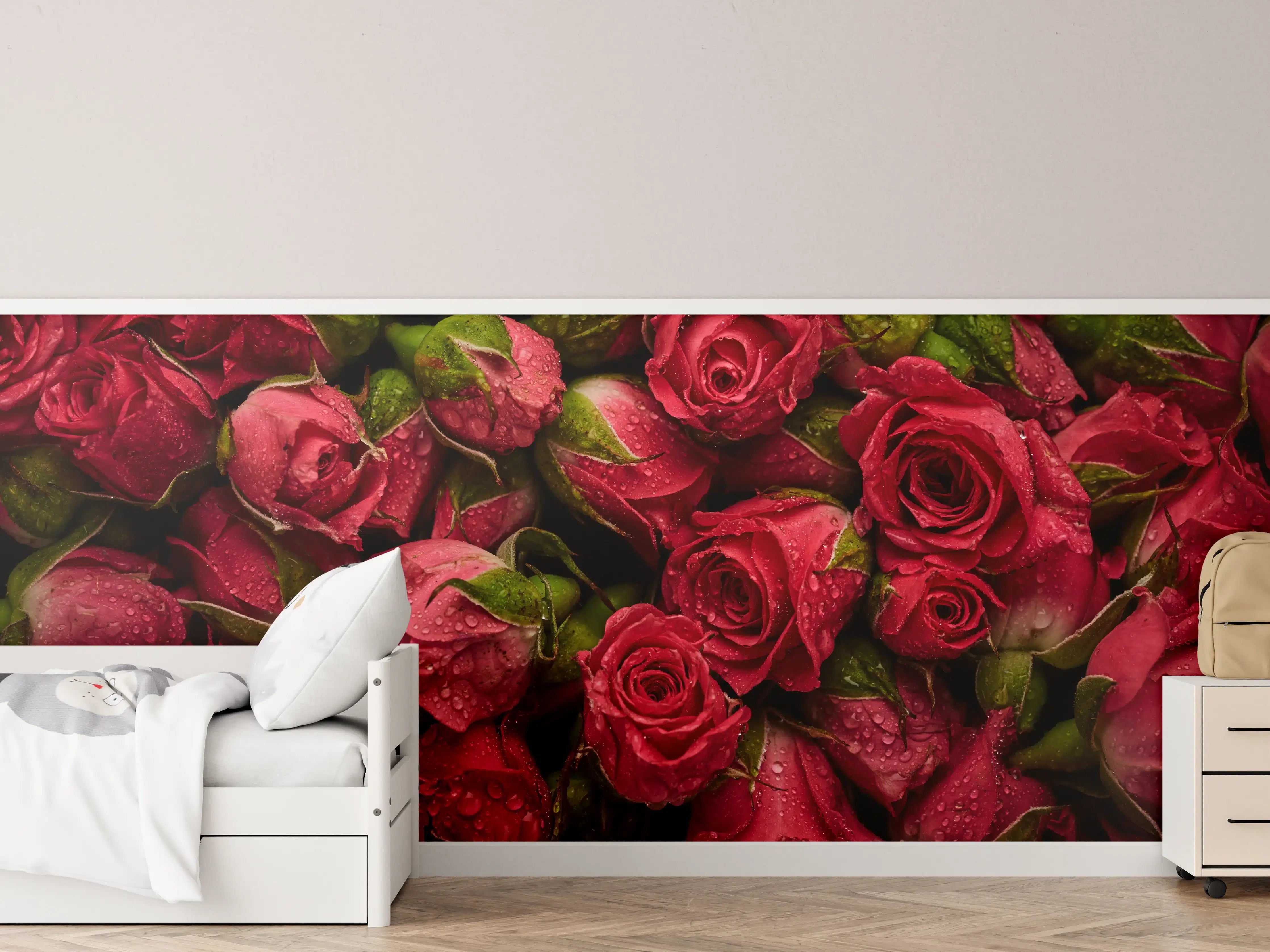 Kinderzimmer Wandgestaltung - Rote Rosen mit Wassertröpfchen