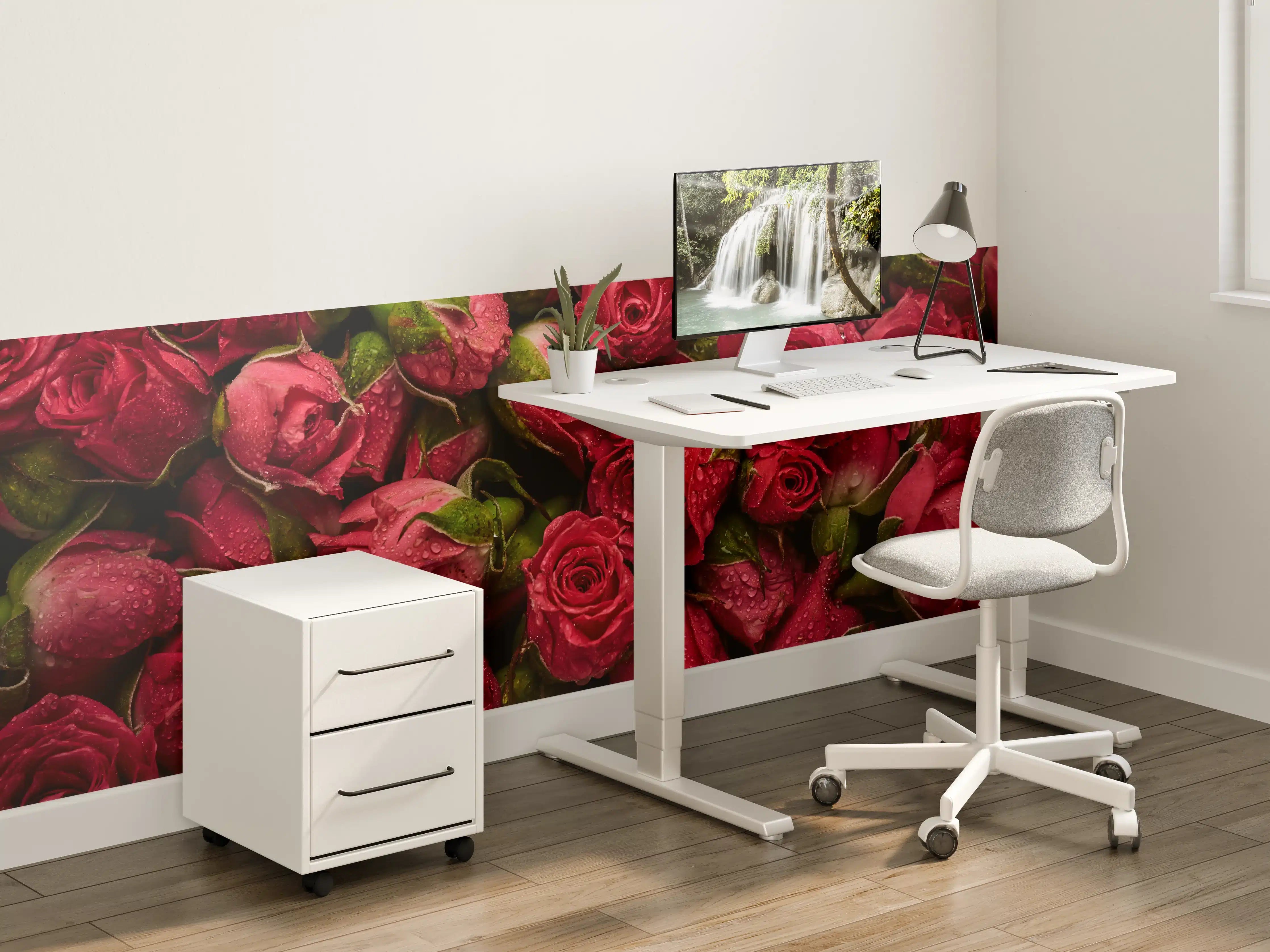 Kinderzimmer Wandgestaltung - Rote Rosen mit Wassertröpfchen