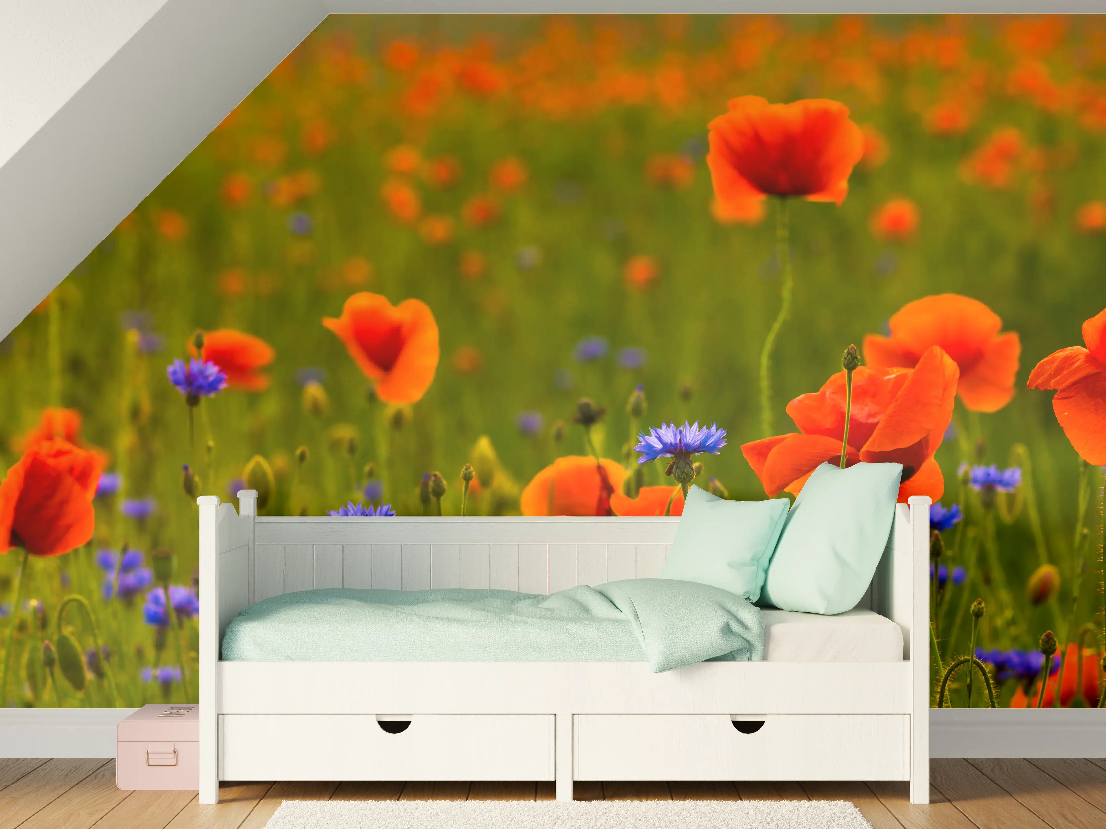 Kinderzimmer Wandgestaltung - Rotes Mohnfeld mit Kornblumen