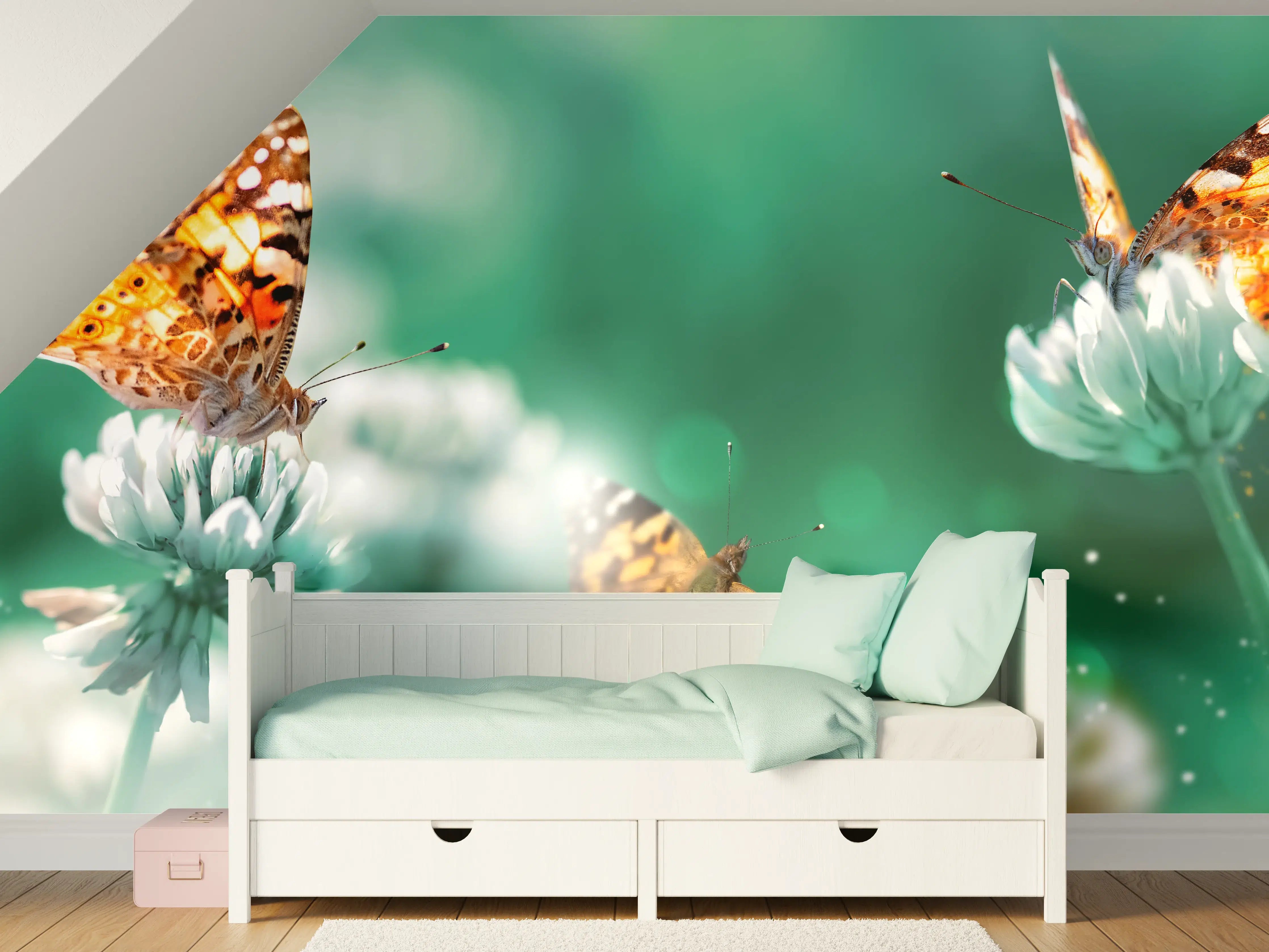 Kinderzimmer Wandgestaltung - Schmetterling auf Weißkleeblüten