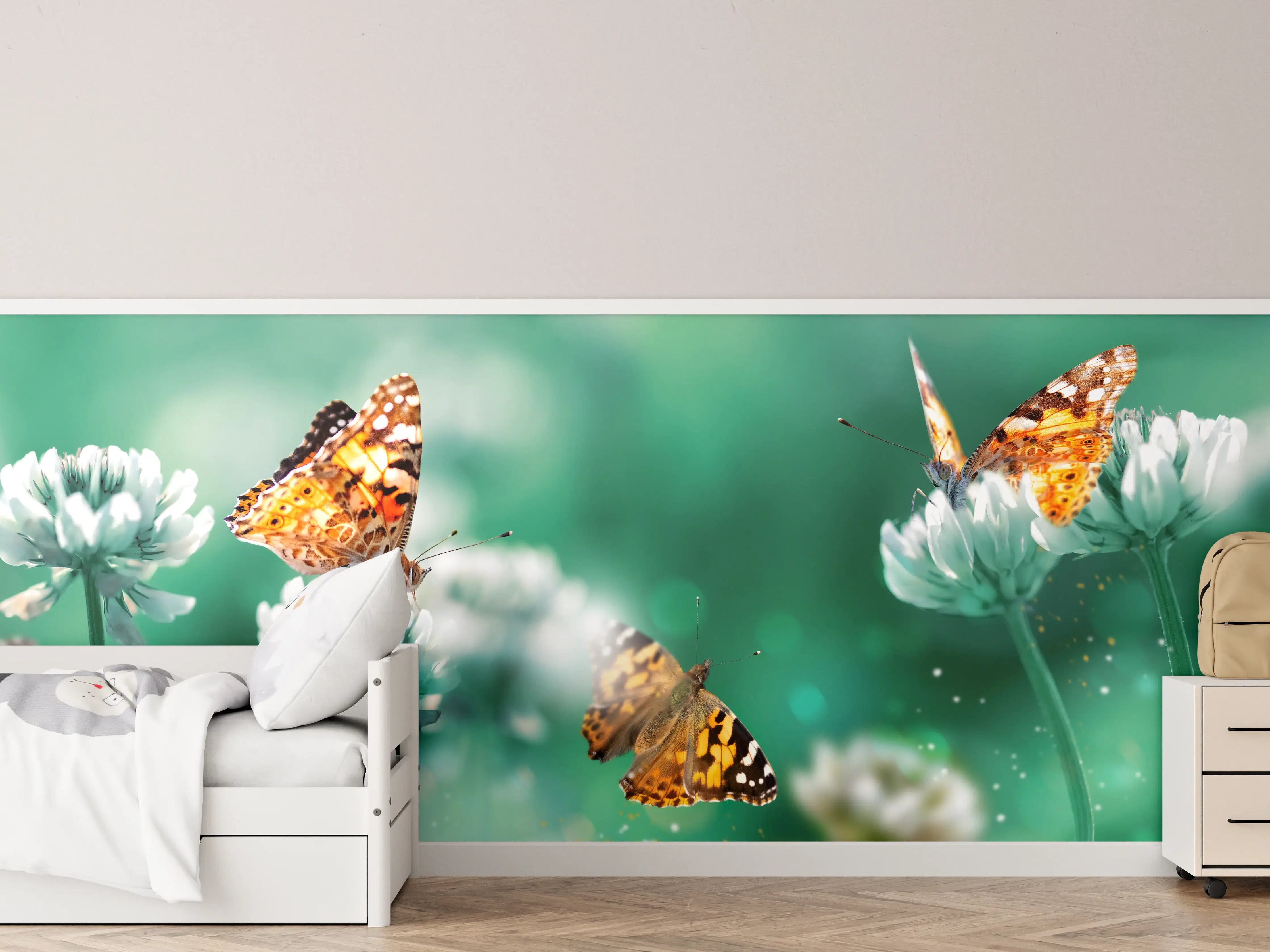 Kinderzimmer Wandgestaltung - Schmetterling auf Weißkleeblüten