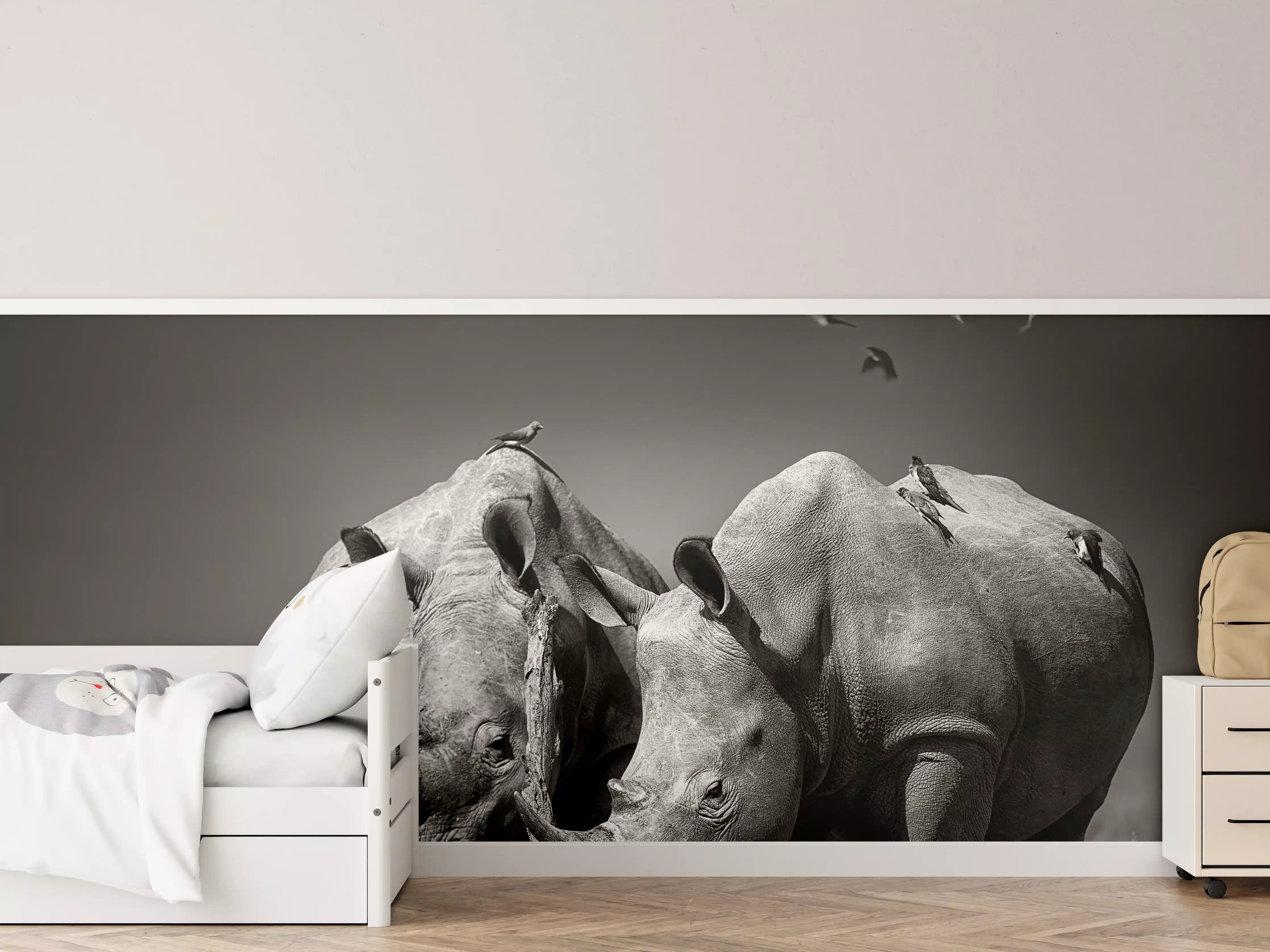 Kinderzimmer Wandgestaltung - Schwarz-Weiß-Nashörner mit fliegenden Vögeln