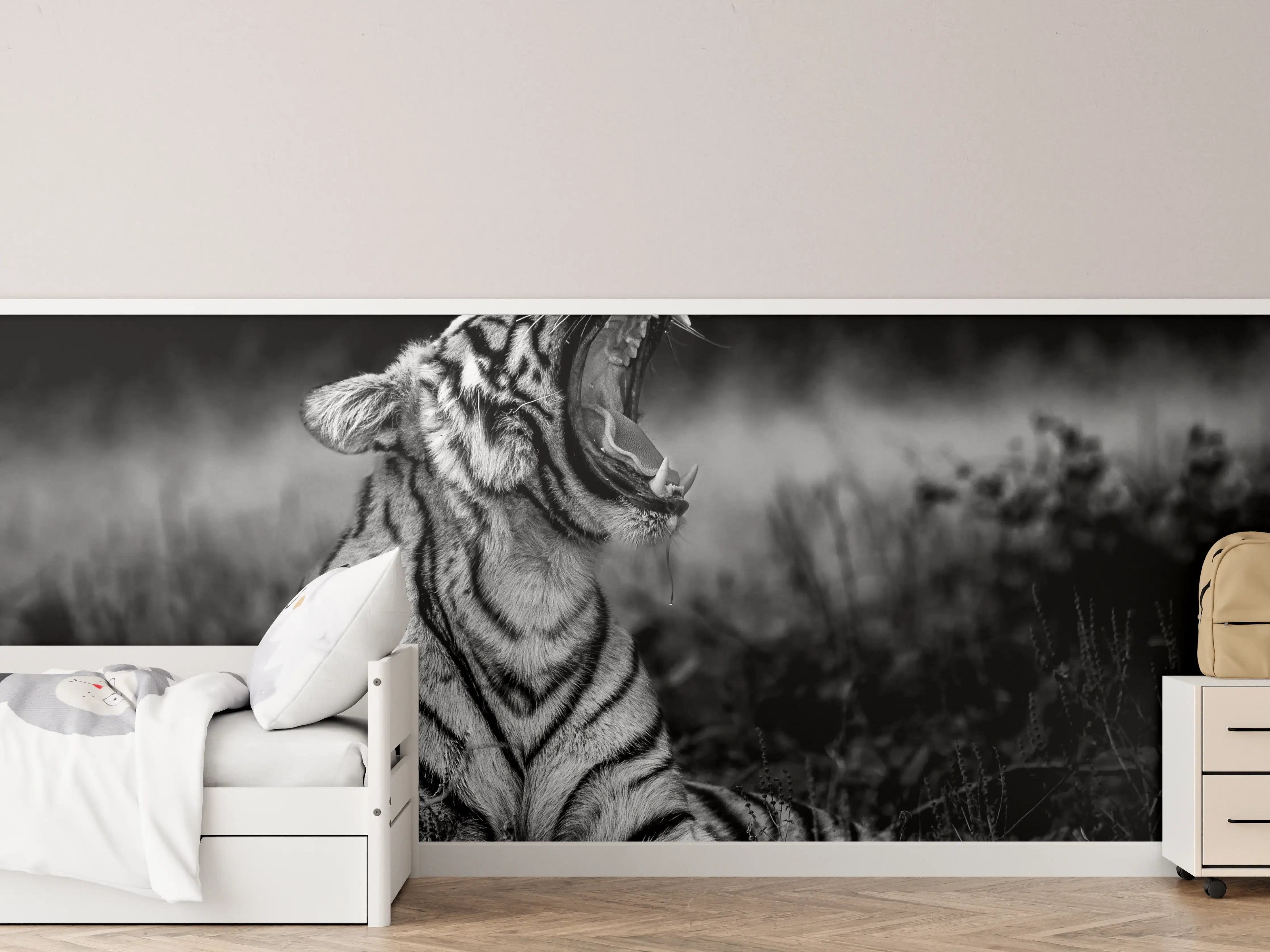 Kinderzimmer Wandgestaltung - Schwarz-Weiß-Tiger im Dämmerlicht
