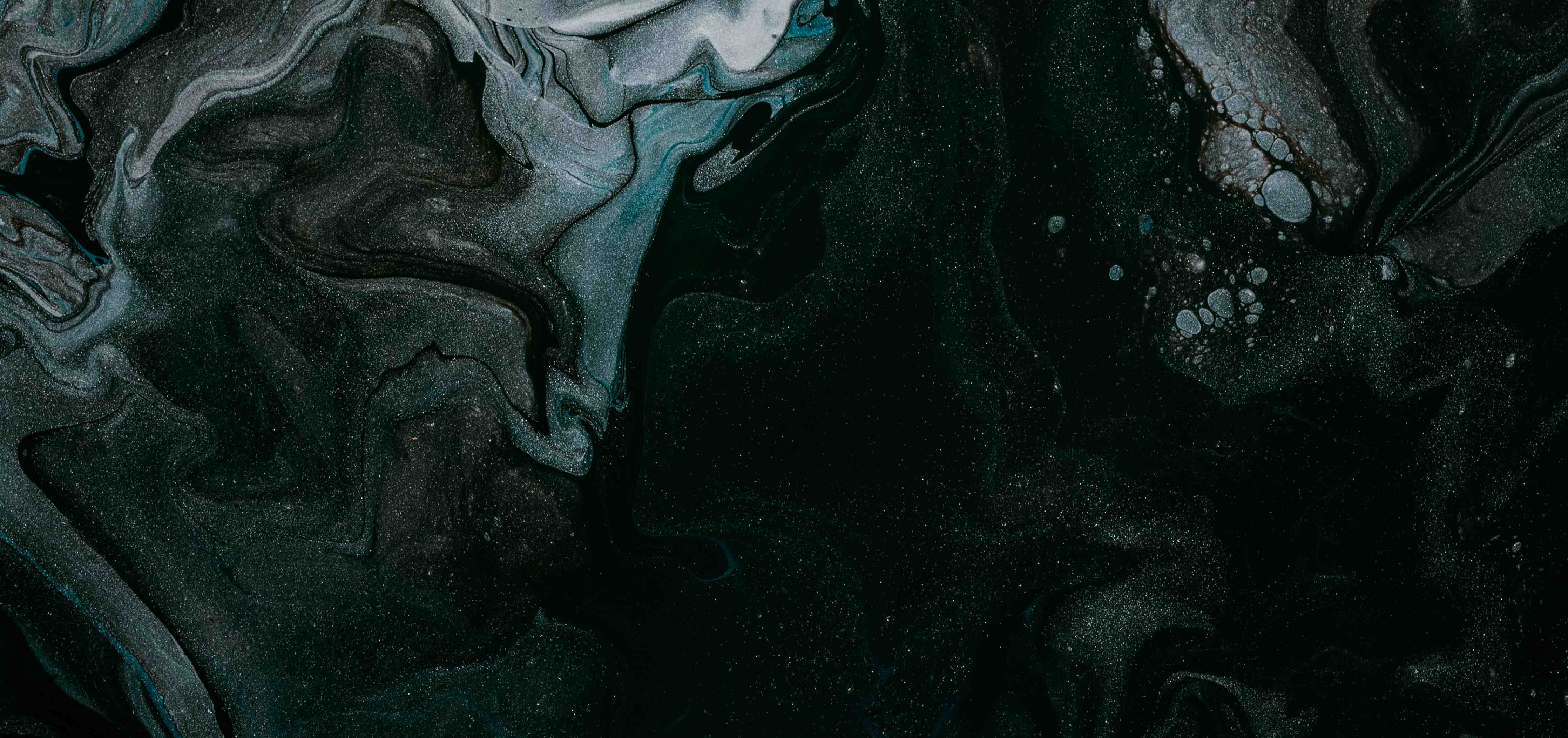 Kinderzimmer Wandgestaltung-Schwarze Marmorstruktur mit feinen Weiß- und Grautönen