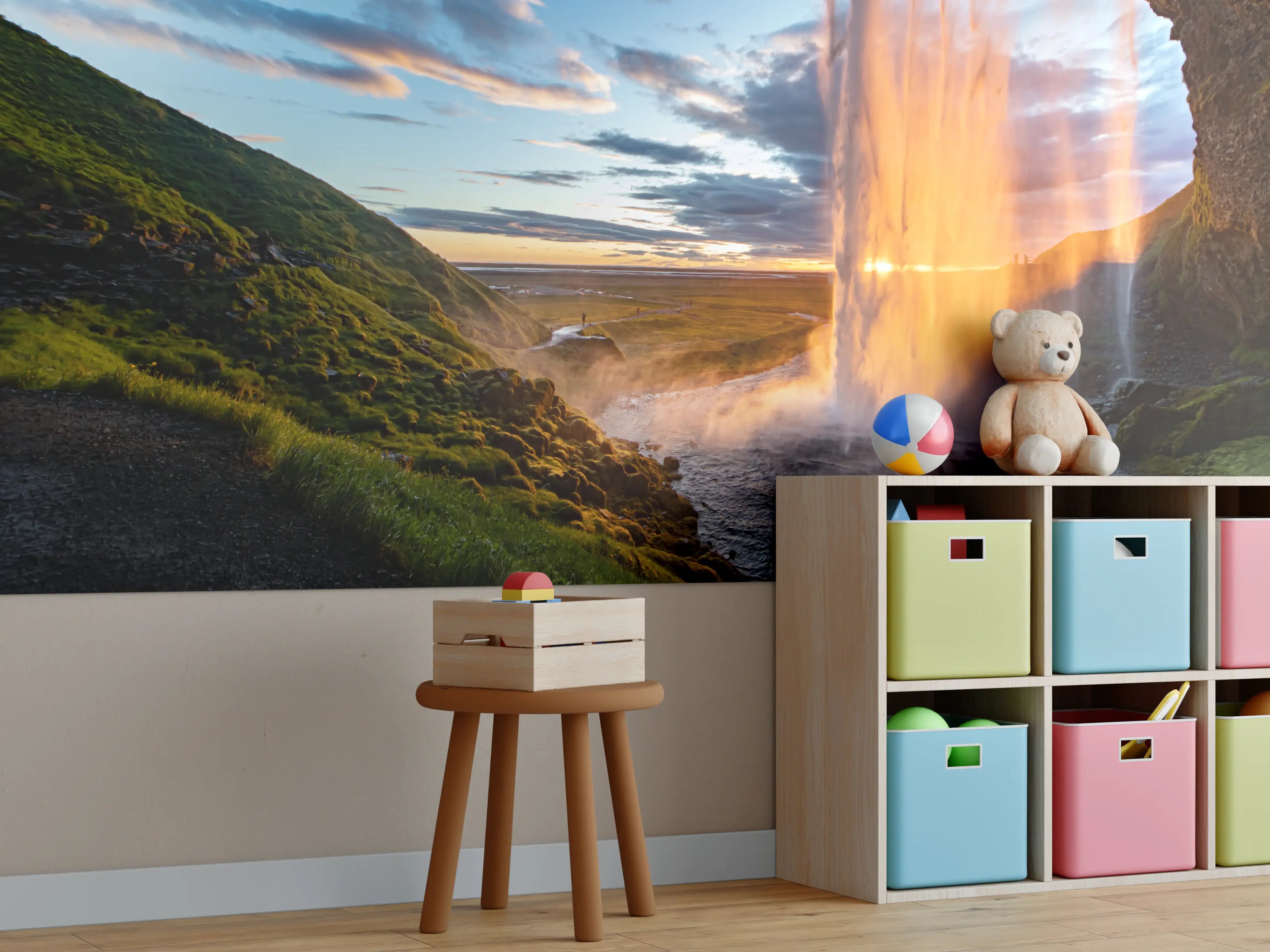 Kinderzimmer Wandgestaltung - Seljalandsfoss Wasserfall in Island bei Sonnenuntergang