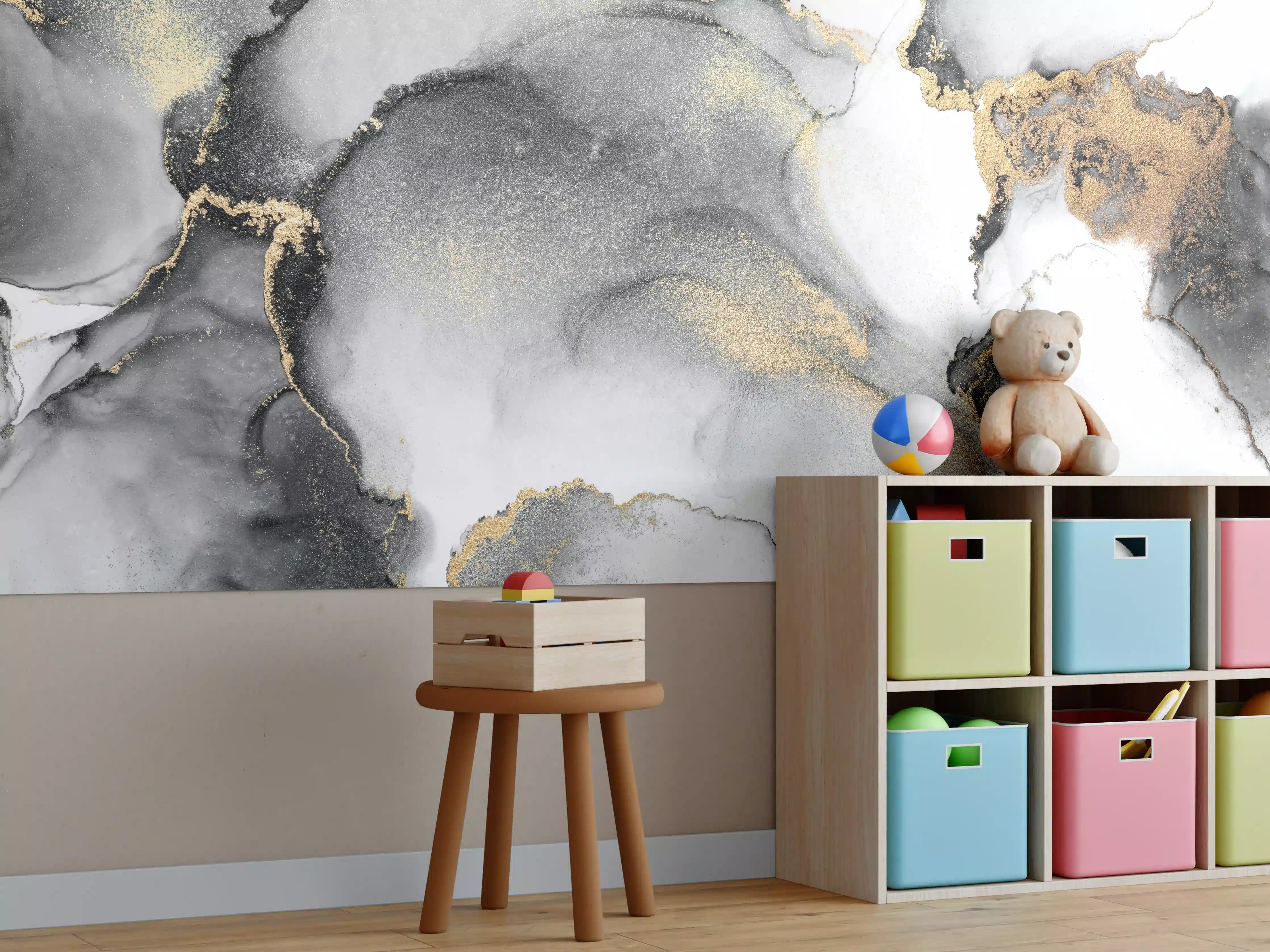 Kinderzimmer Wandgestaltung - Silbernes Marmor’deco mit goldenen Details