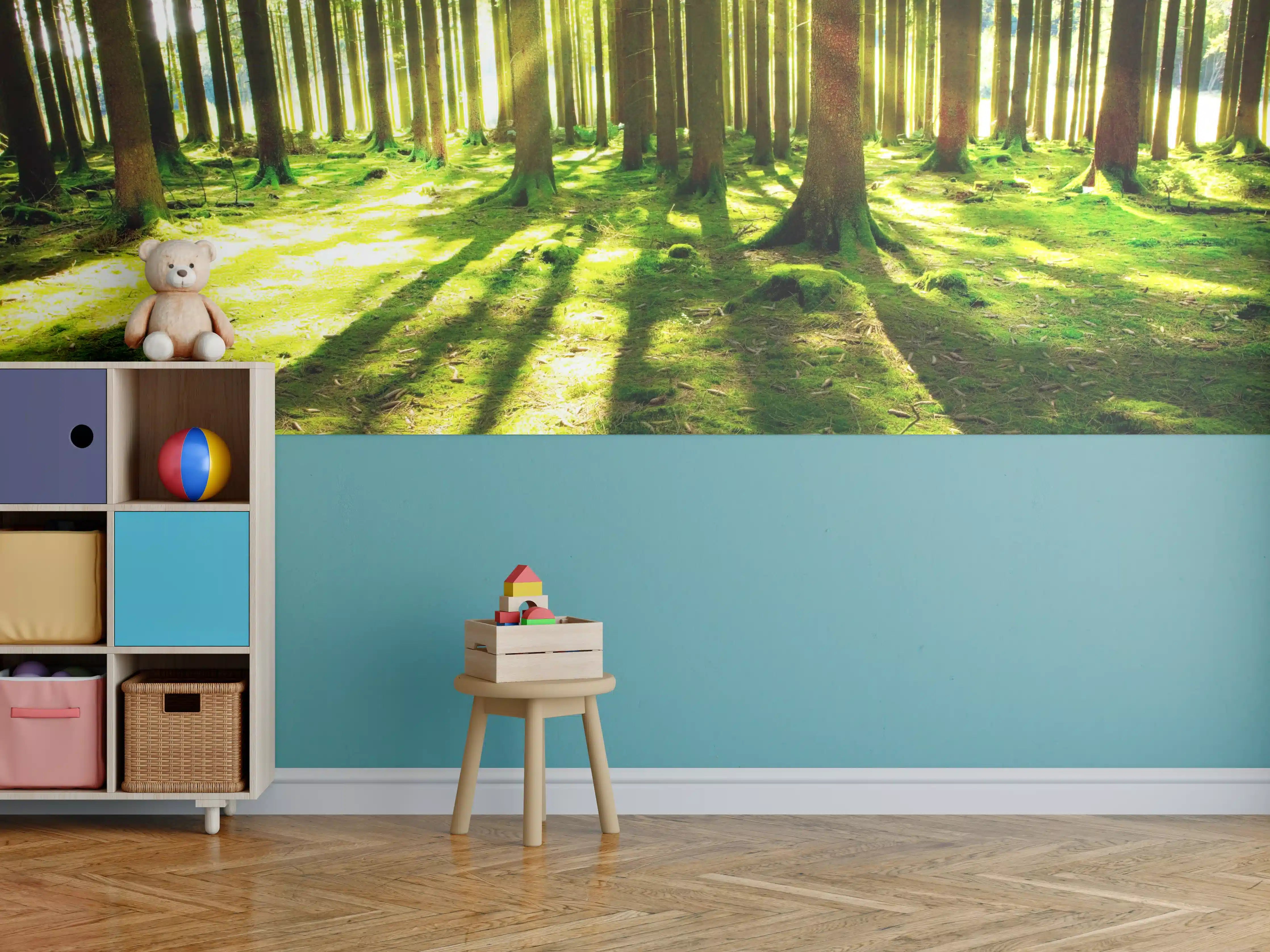 Kinderzimmer Wandgestaltung - Sonnendurchfluteter Wald mit langen Schatten