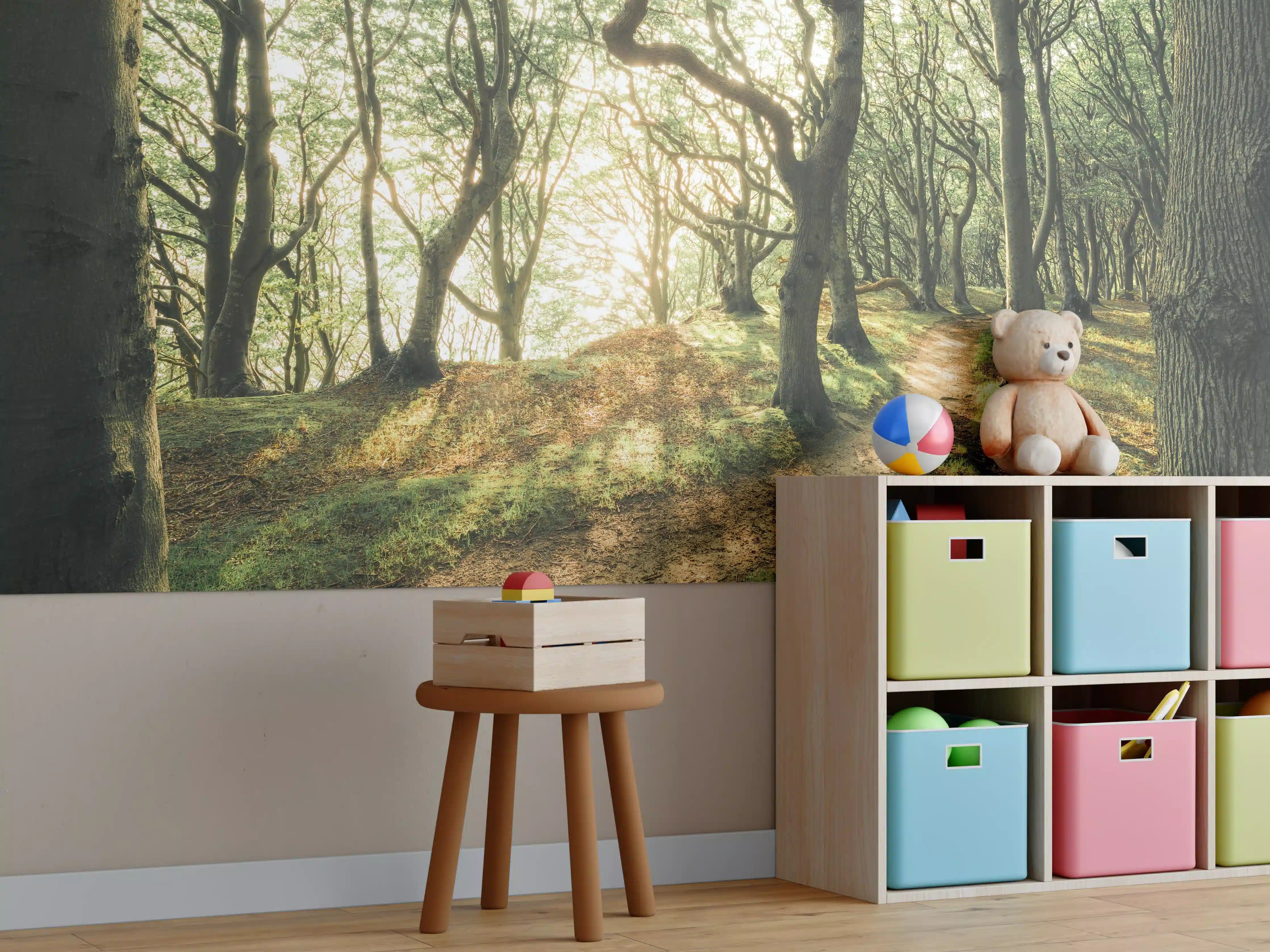 Kinderzimmer Wandgestaltung - Sonnenstrahlen im Waldweg