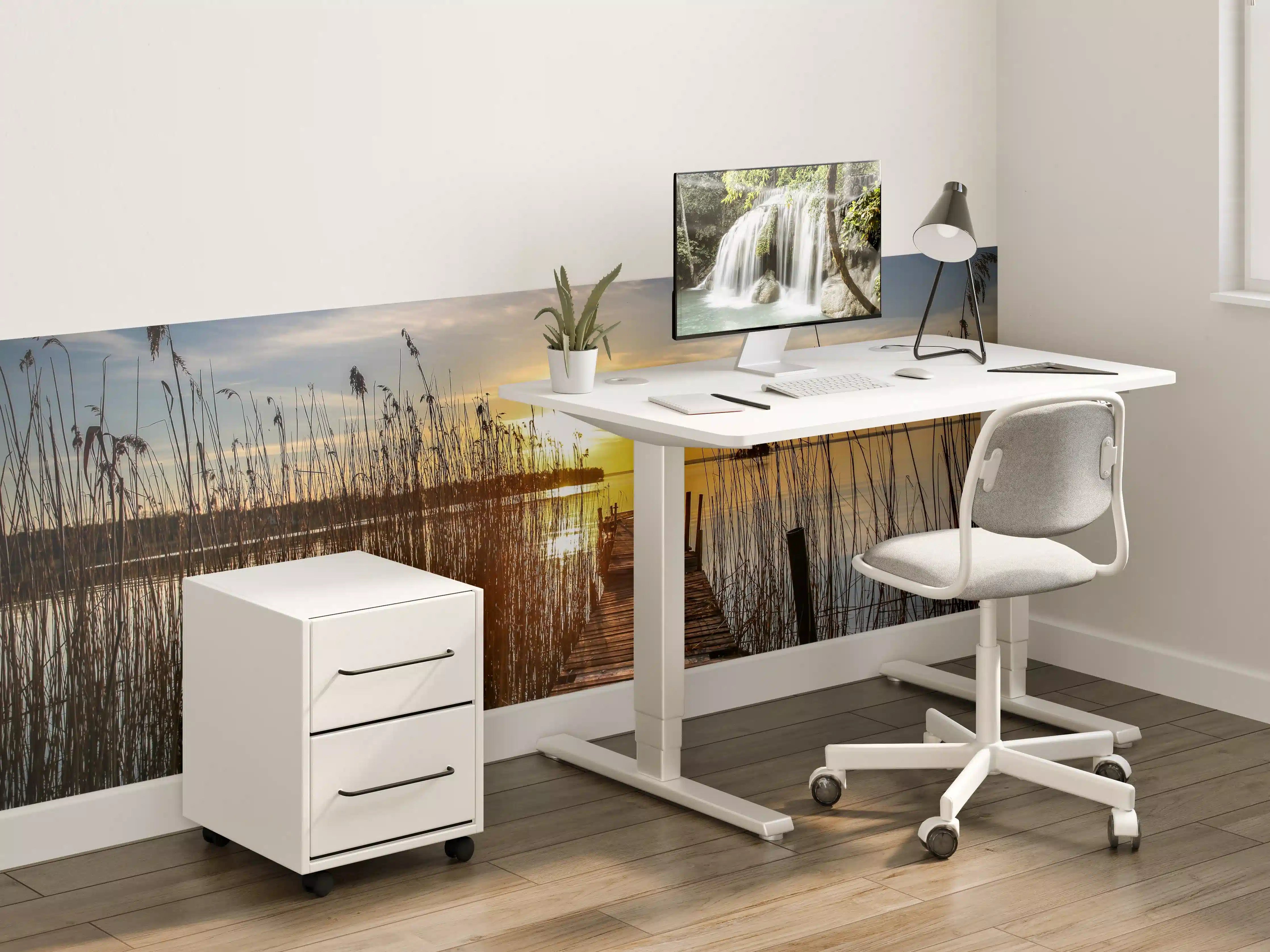 Kinderzimmer Wandgestaltung - Sonnenuntergang über dem See mit Steg und Schilf