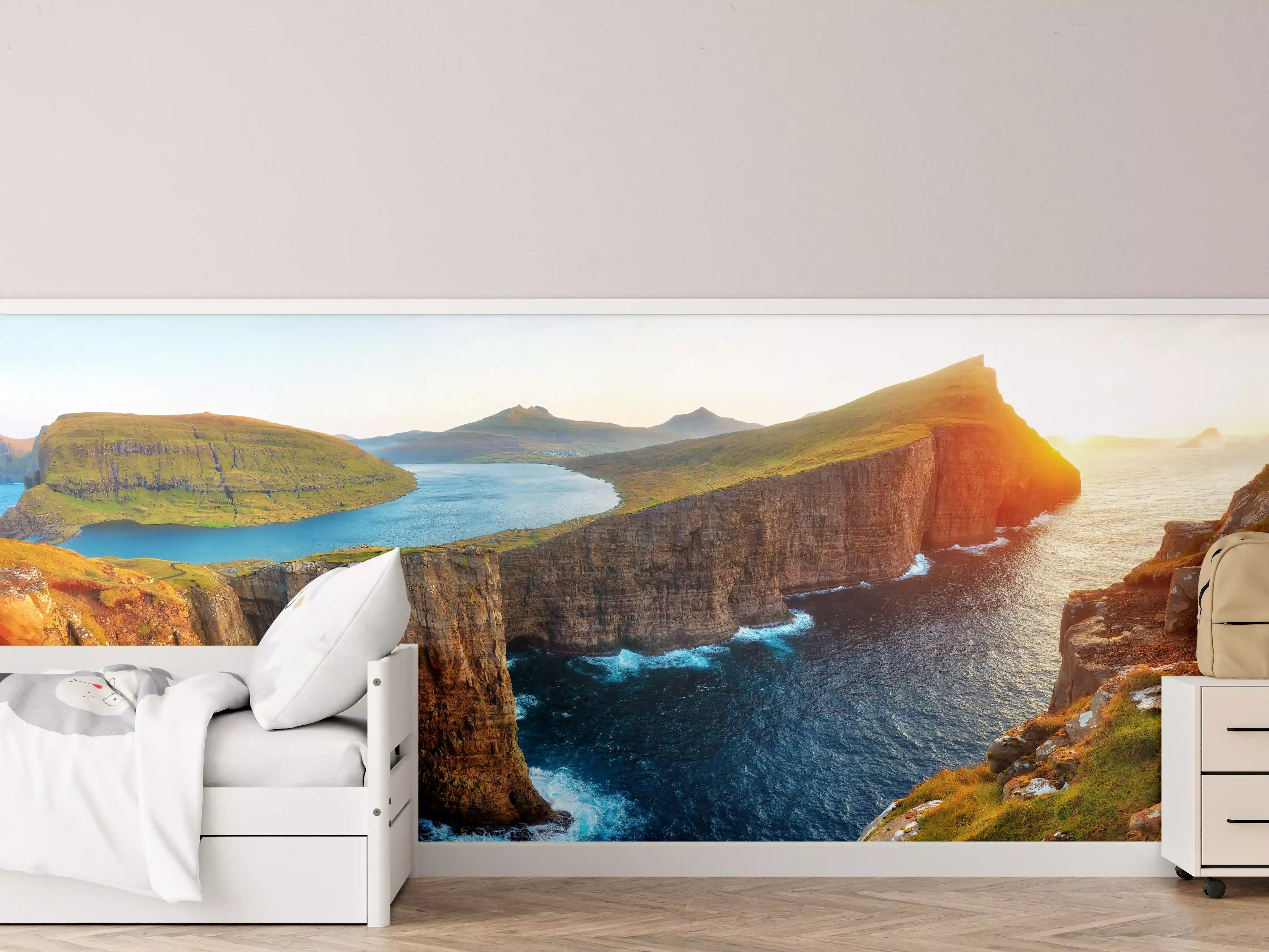 Kinderzimmer Wandgestaltung - Sorvagsvatn See und mit Wasserfall ins Meer an der Färöer