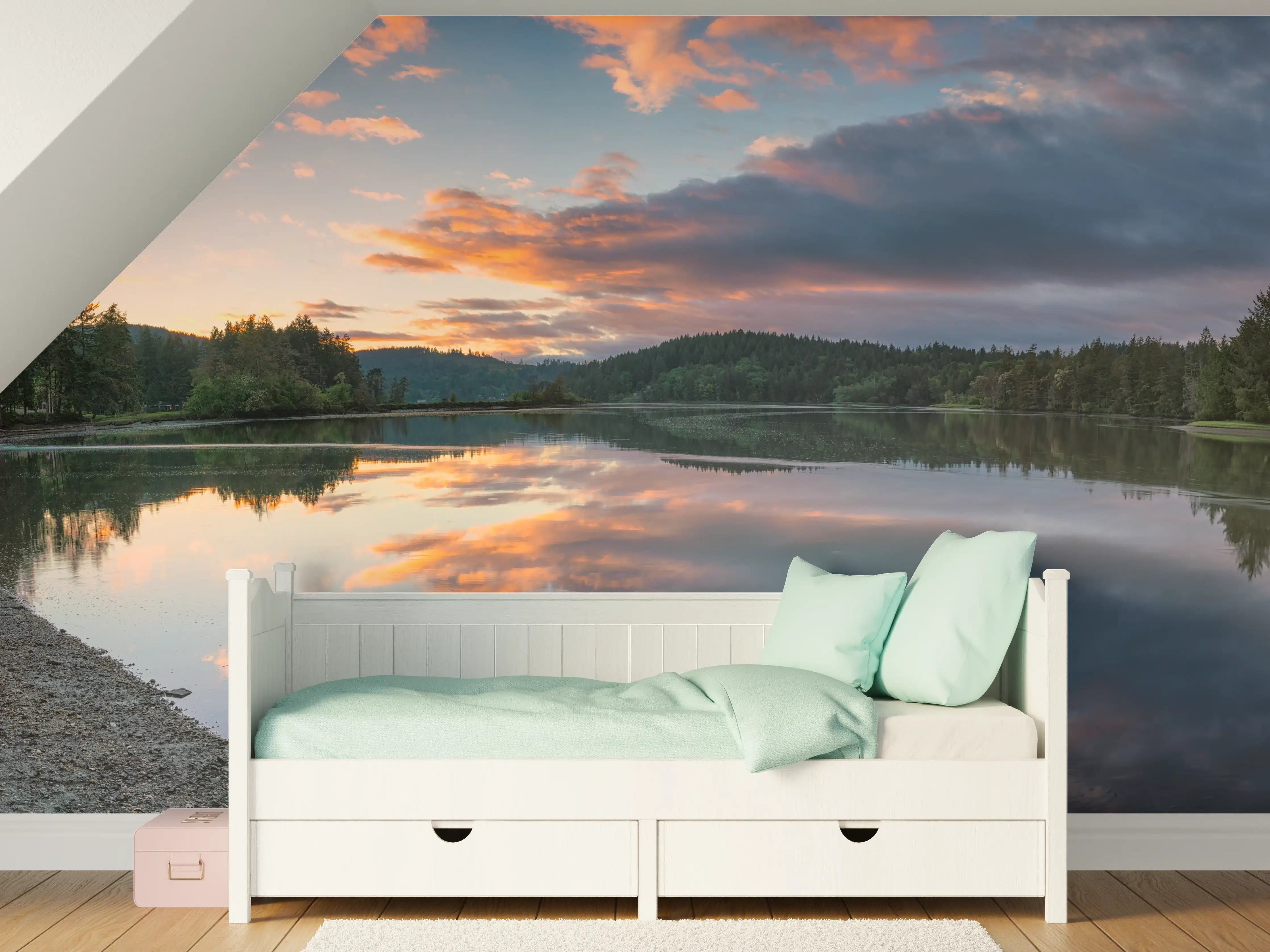 Kinderzimmer Wandgestaltung - Spiegelnder See im Sonnenuntergang