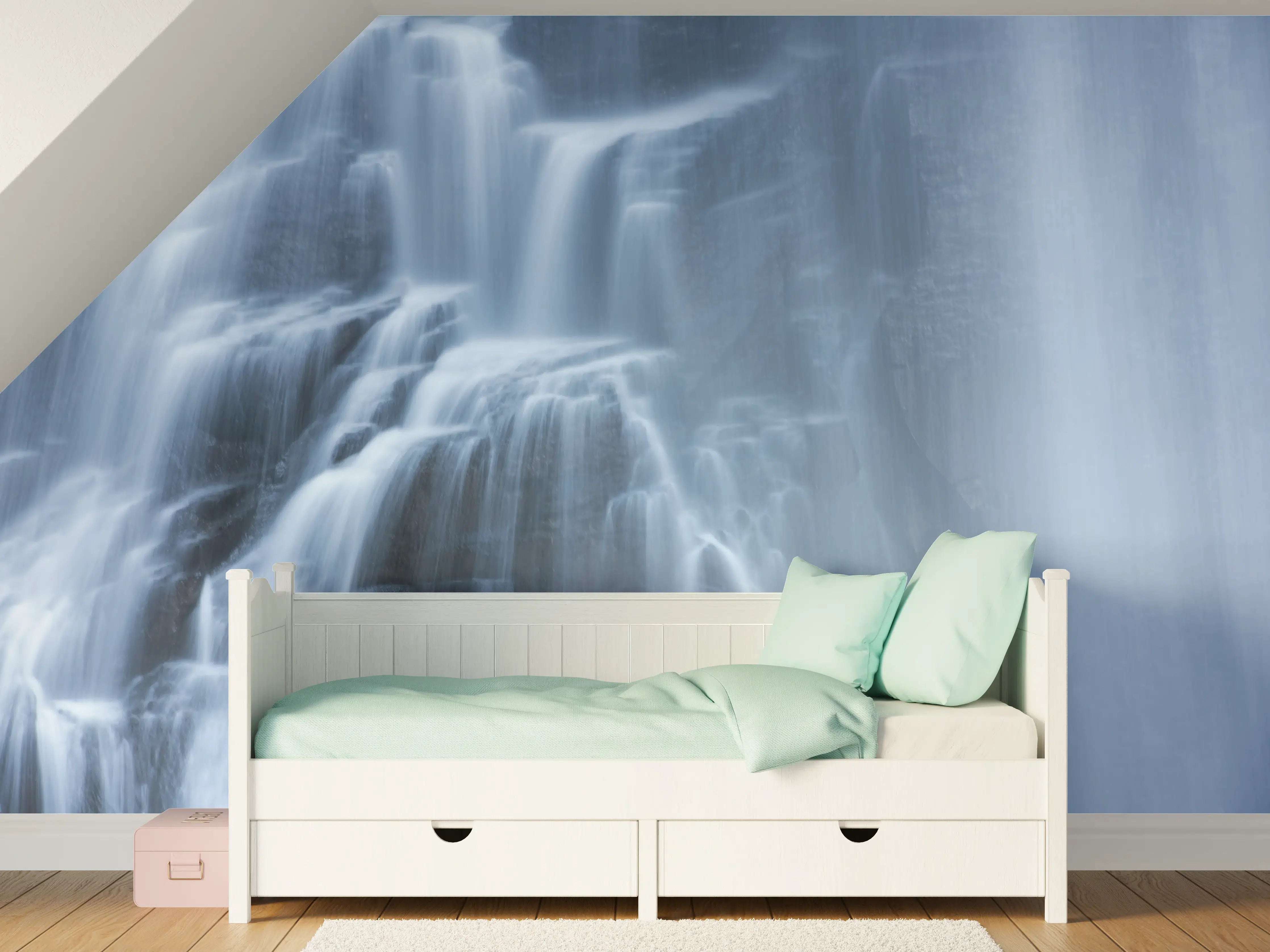 Kinderzimmer Wandgestaltung - Traumartiger Wasserfall an Felsenwand