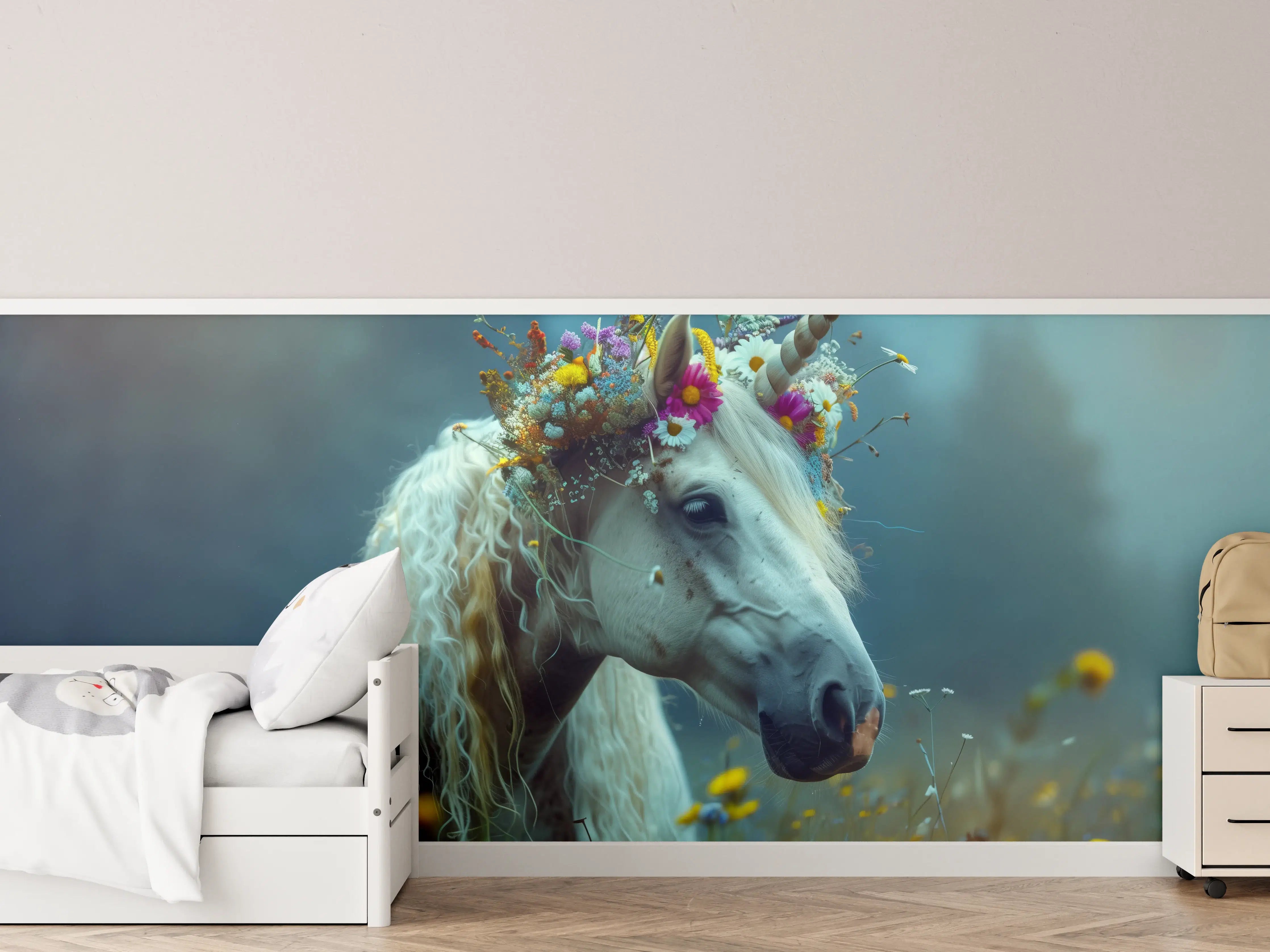 Kinderzimmer Wandgestaltung - Traumhaftes Einhorn mit Blumenkrone in Wiesenidyll