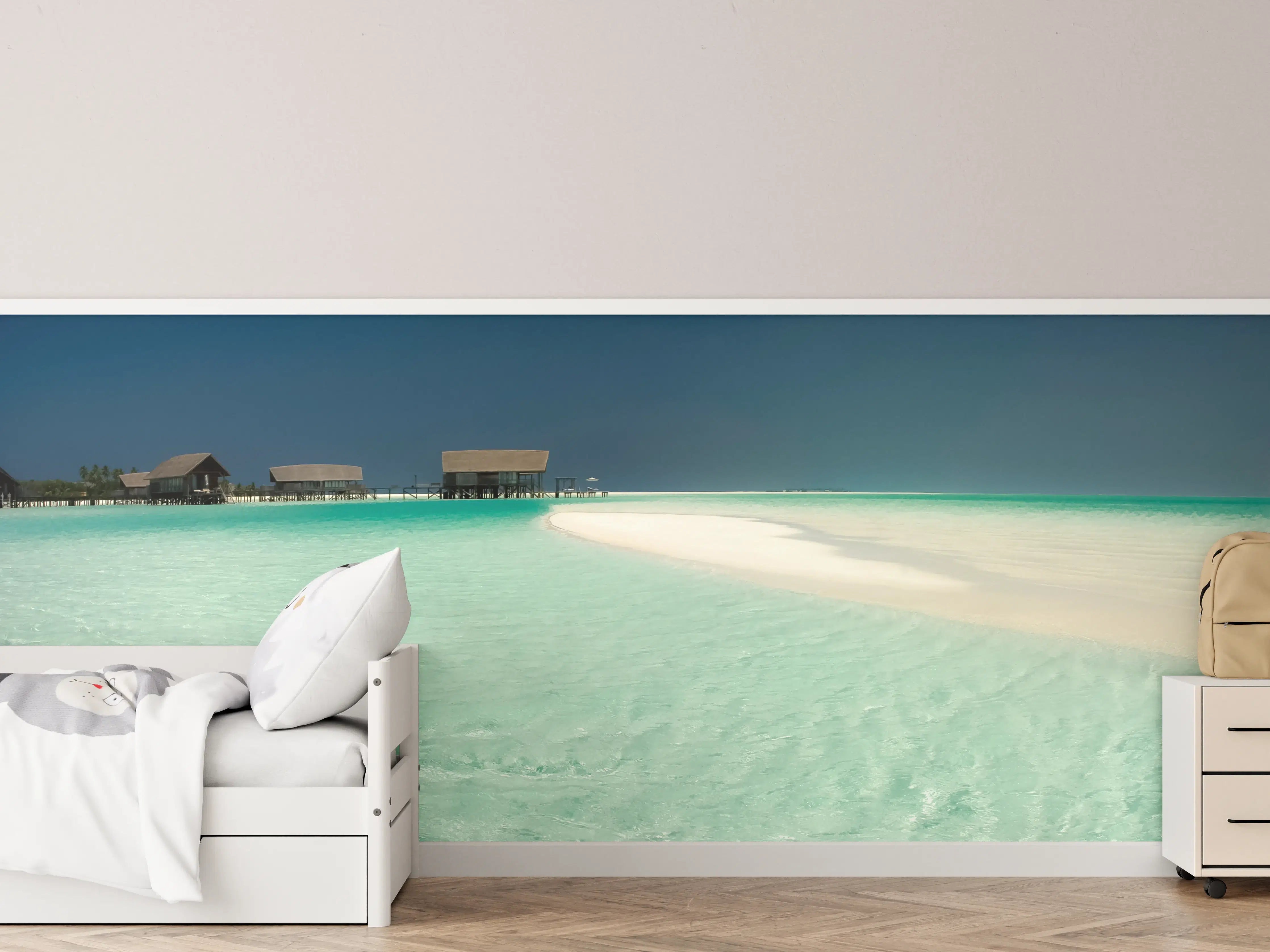 Kinderzimmer Wandgestaltung - Tropischer Paradiesstrand mit klarem Wasser