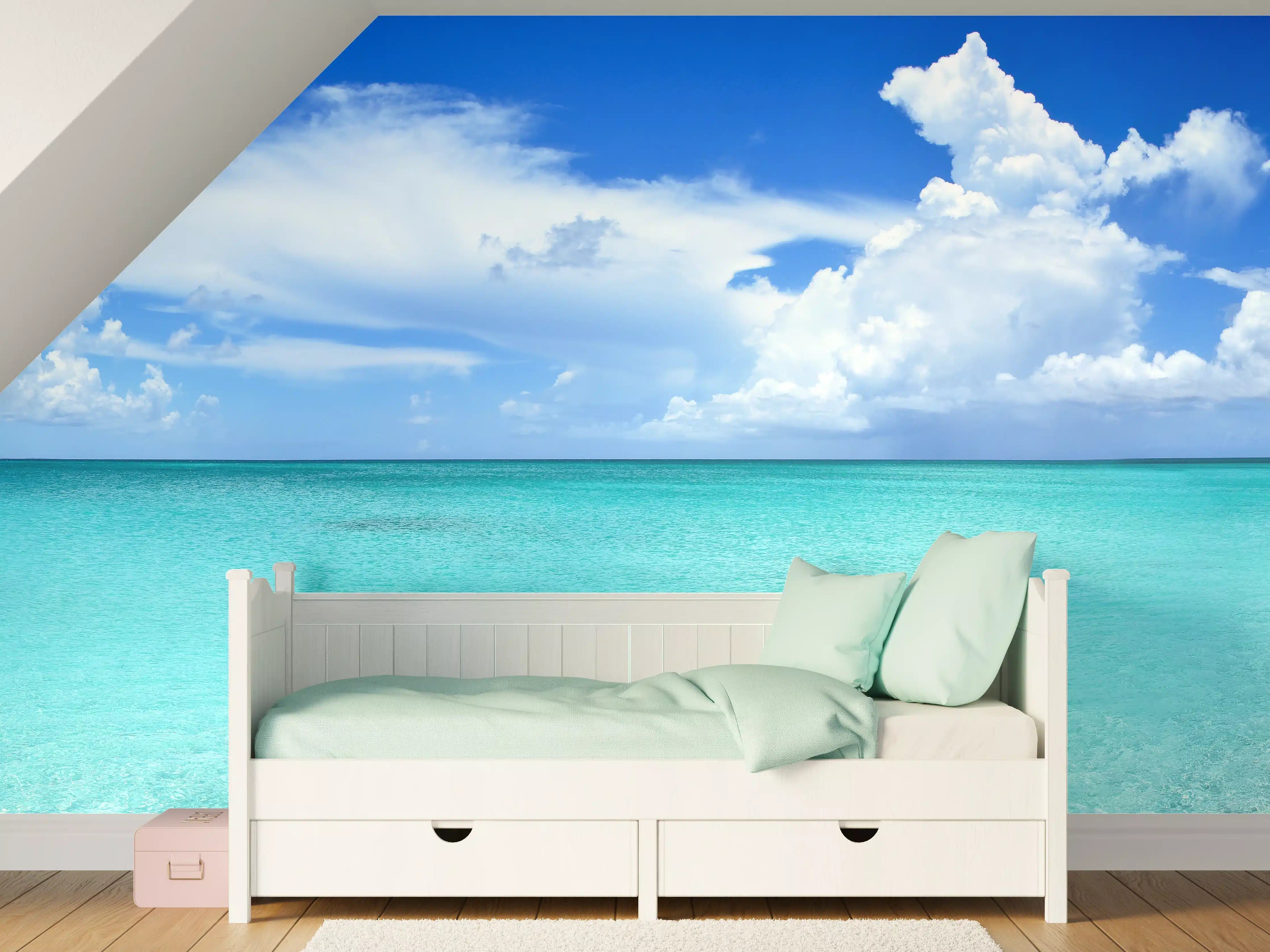 Kinderzimmer Wandgestaltung - Tropischer Strand mit klarem Wasser