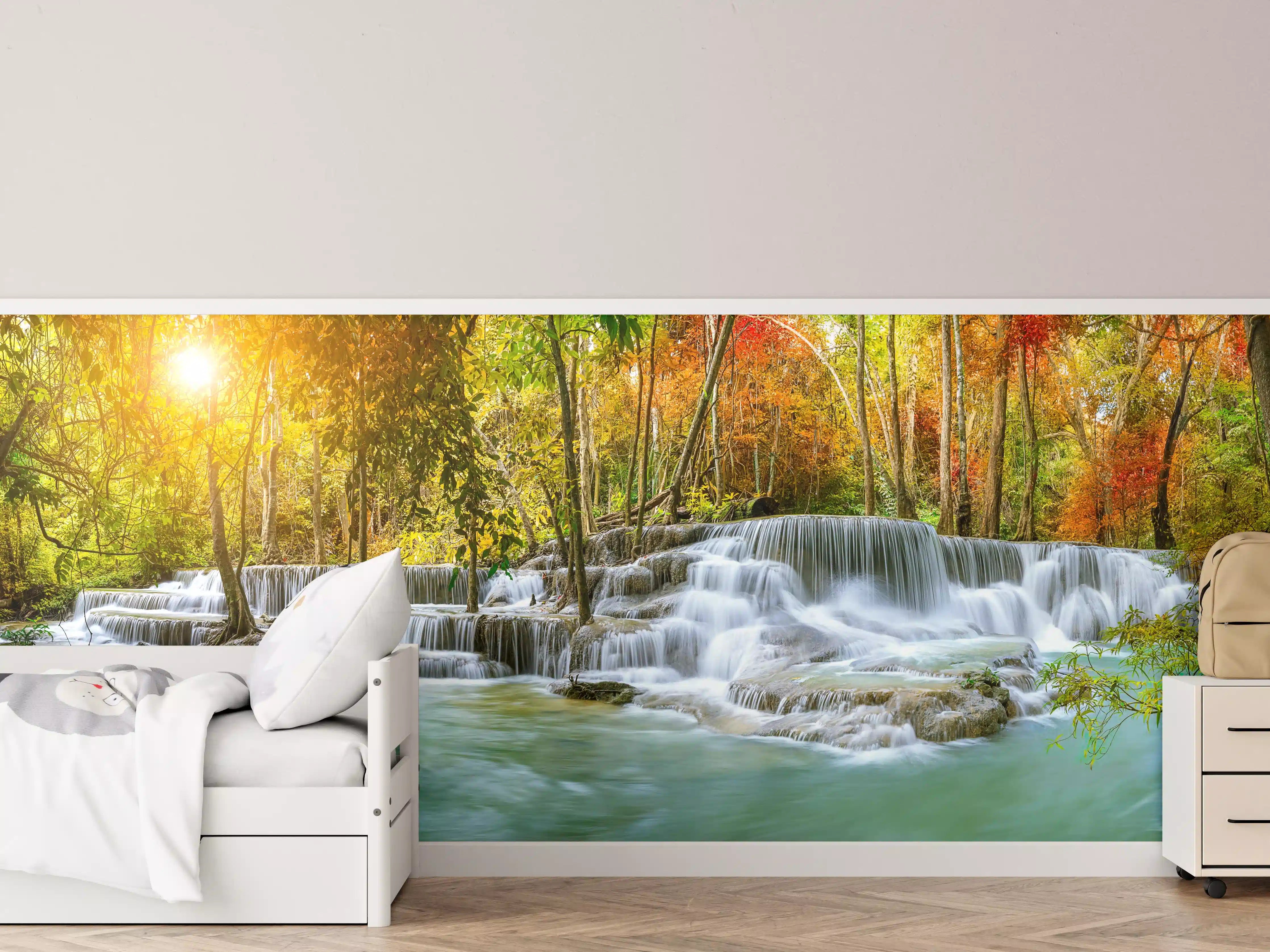 Kinderzimmer Wandgestaltung - Türkis-Grüner Wasserfall im Herbst
