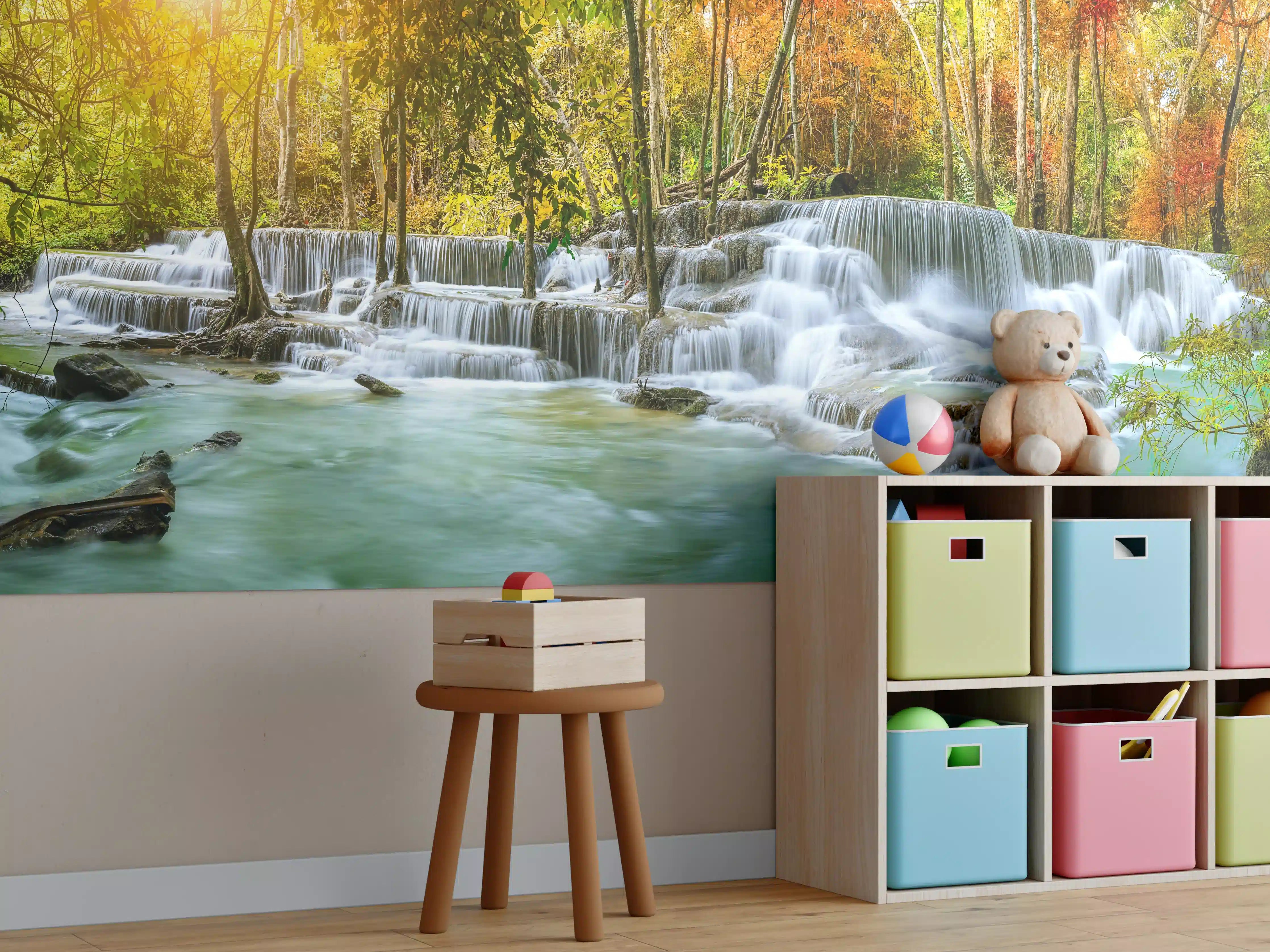 Kinderzimmer Wandgestaltung - Türkis-Grüner Wasserfall im Herbst