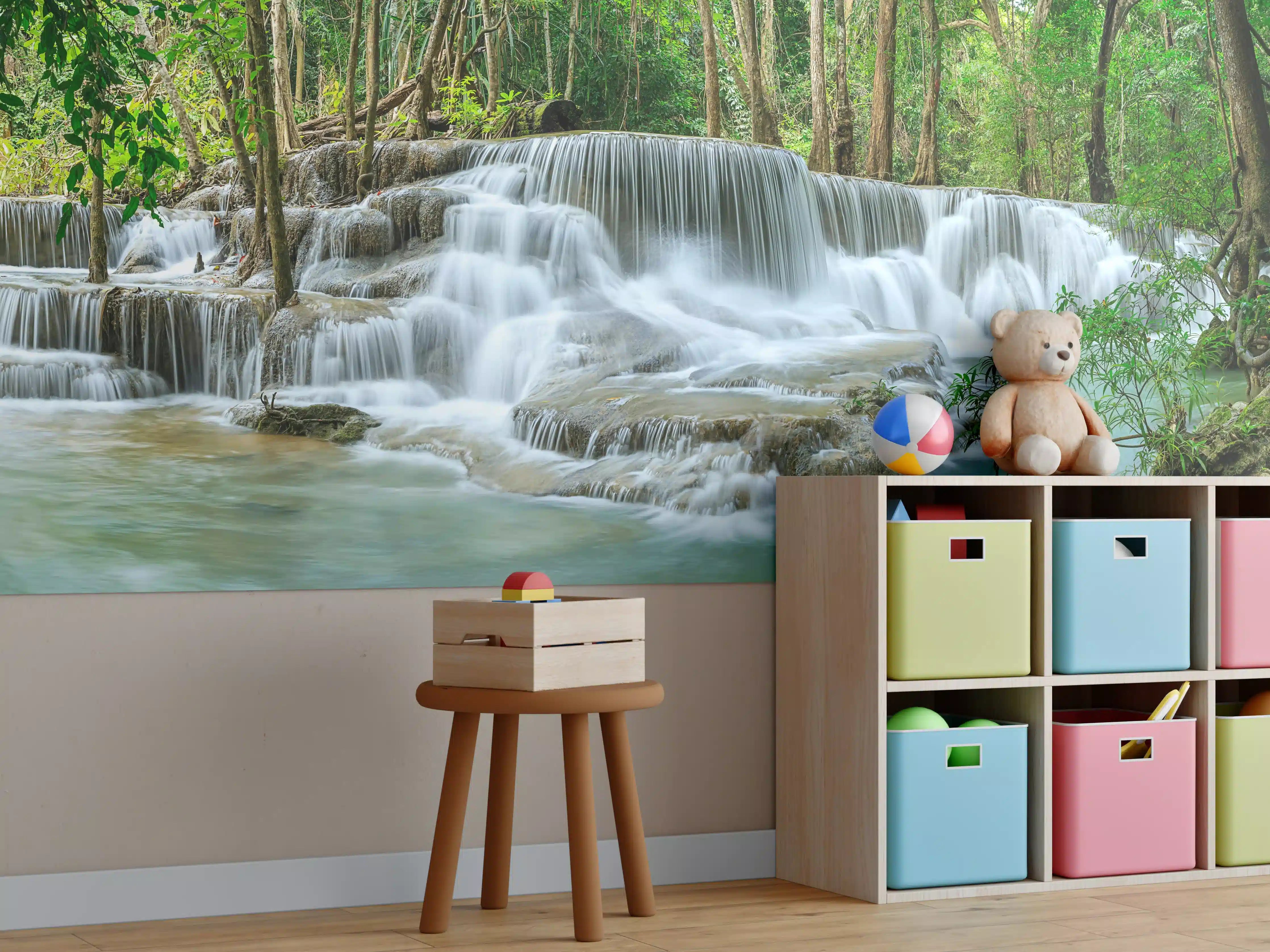 Kinderzimmer Wandgestaltung - Türkisgrüner Wasserfall im Wald