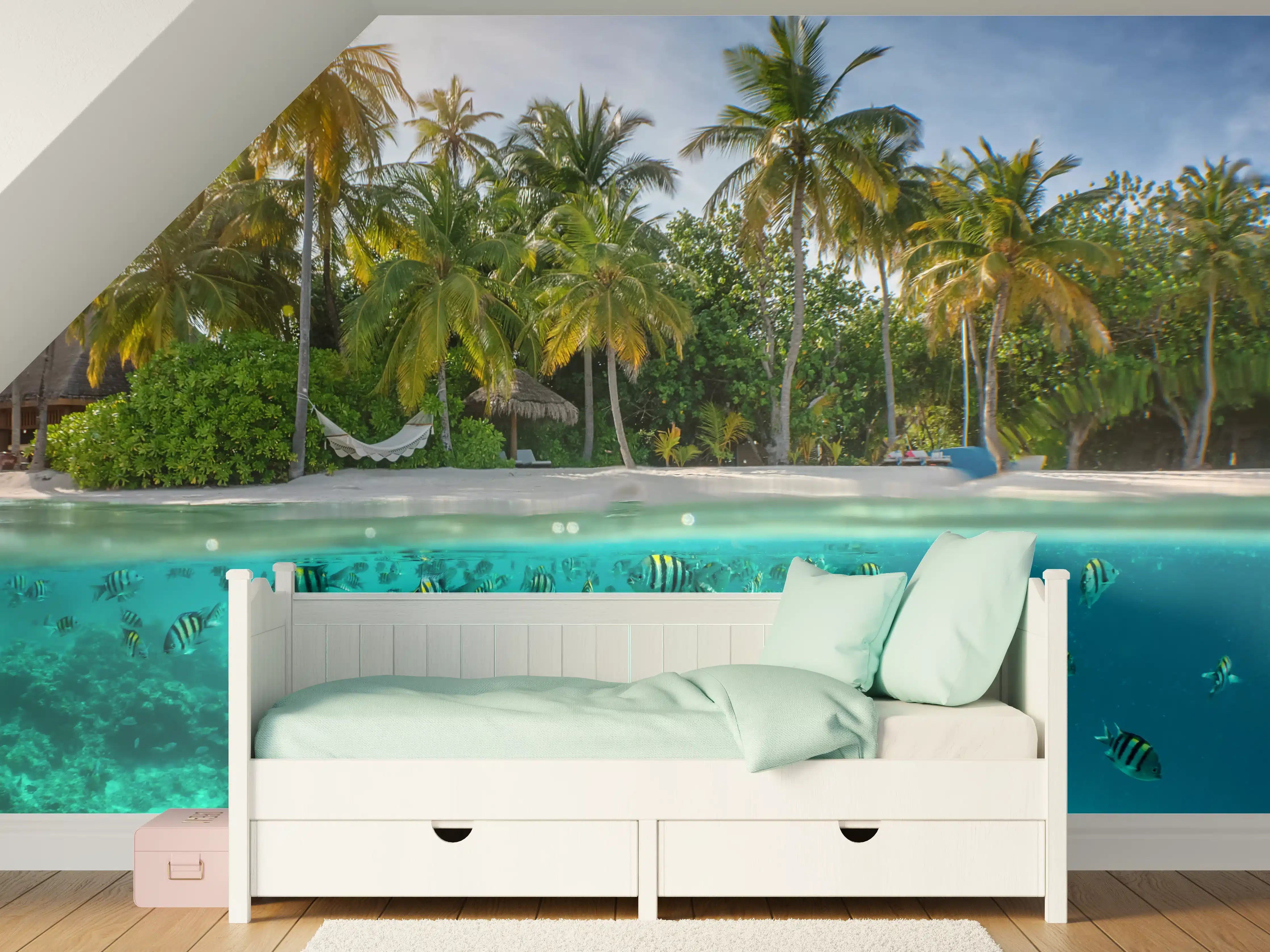 Kinderzimmer Wandgestaltung - Über- und Unterwasserblick auf tropischen Strand