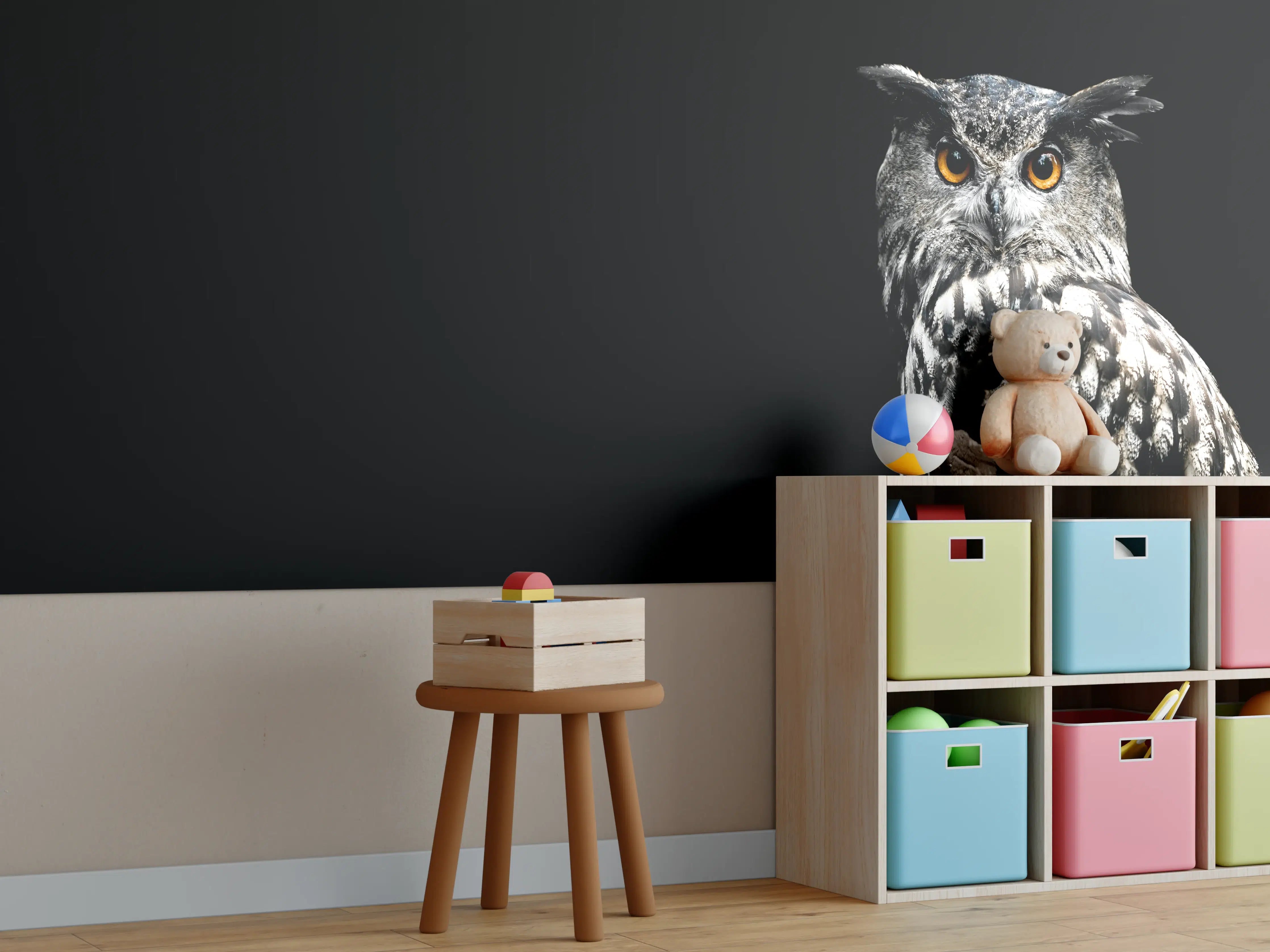 Kinderzimmer Wandgestaltung - Uhu auf schwarzem Hintergrund