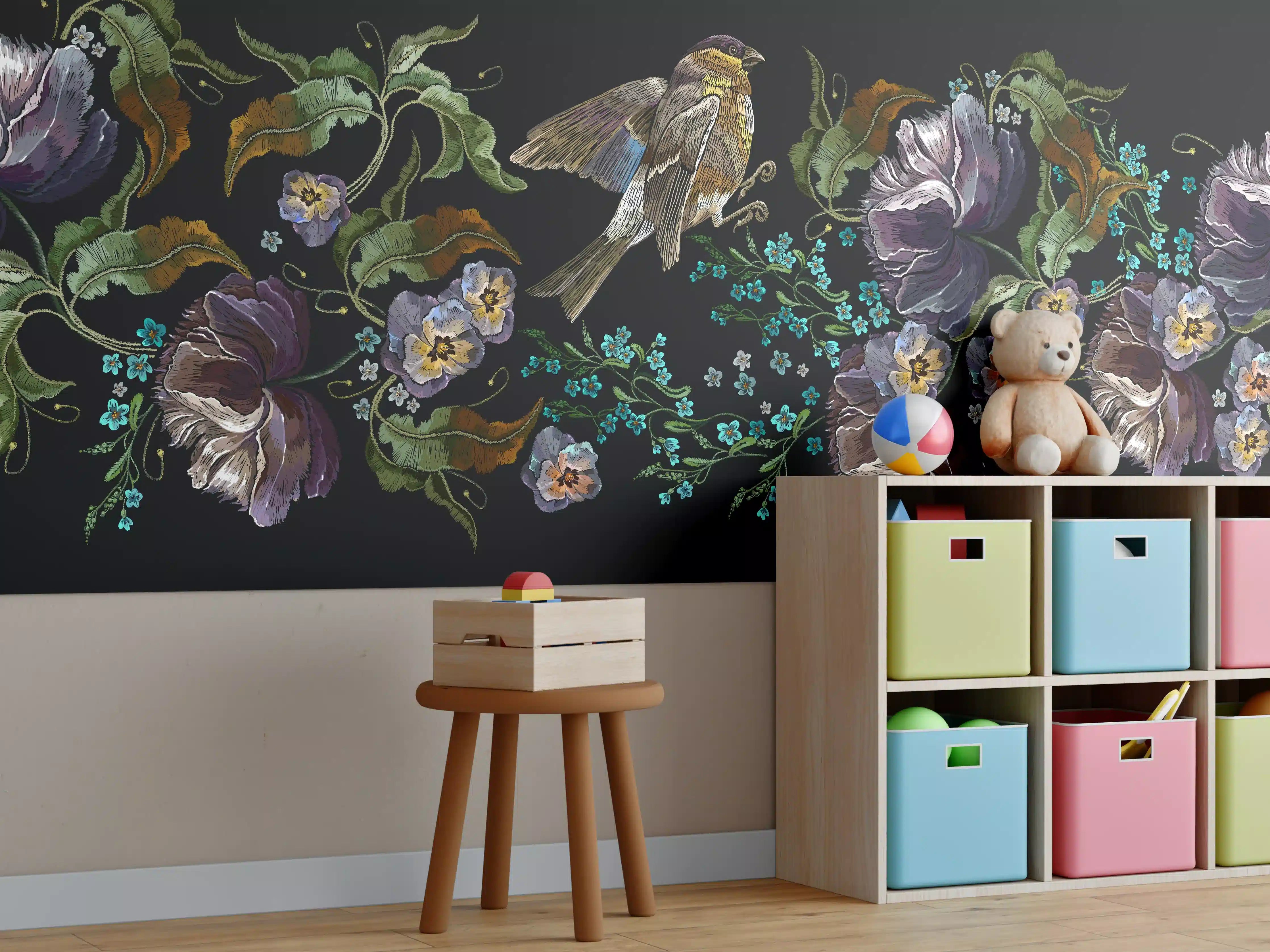 Kinderzimmer Wandgestaltung - Violette Blumen Vogelmuster Stickerei