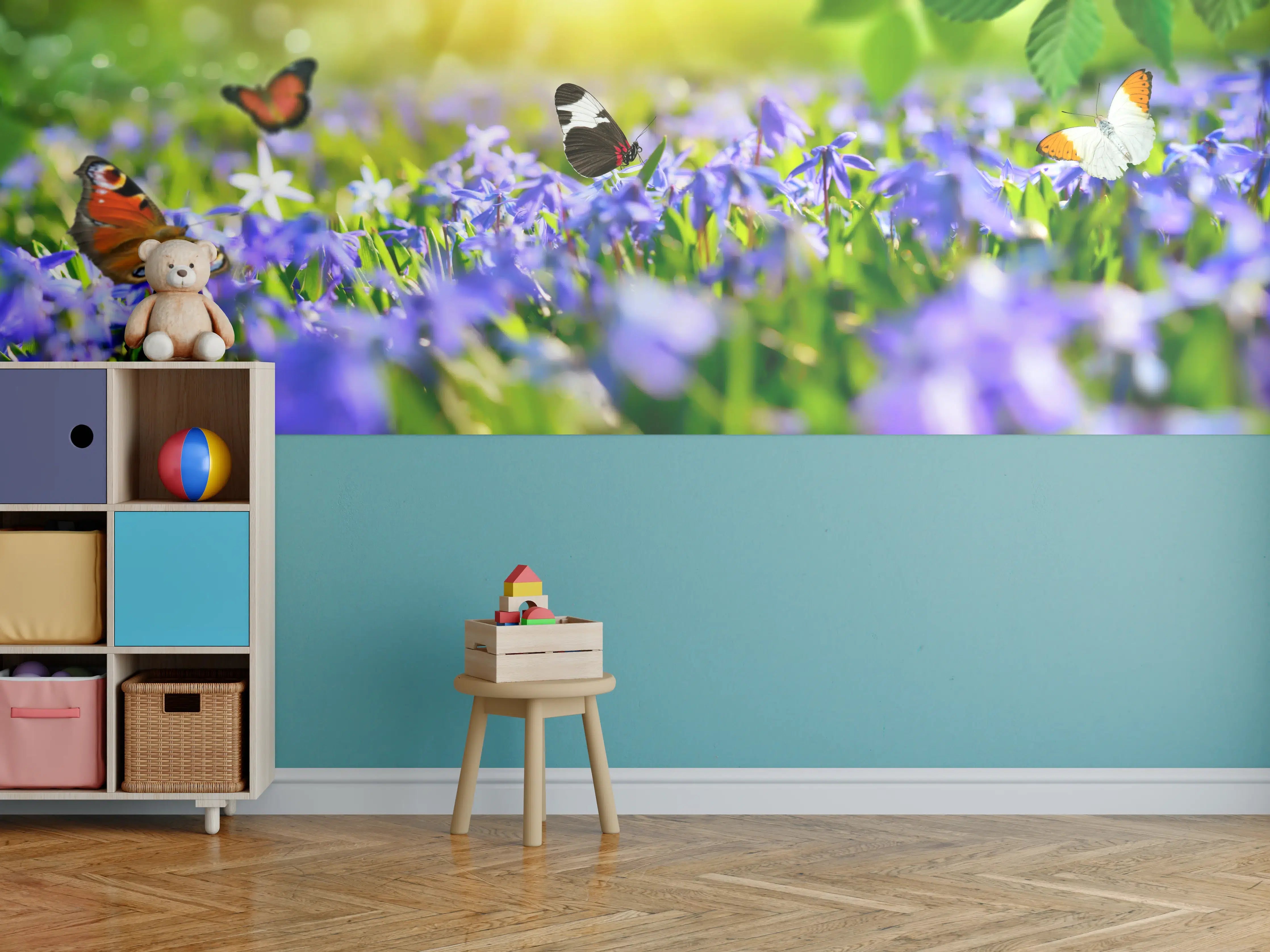Kinderzimmer Wandgestaltung - Violette Blumenwiese mit Schmetterlingen