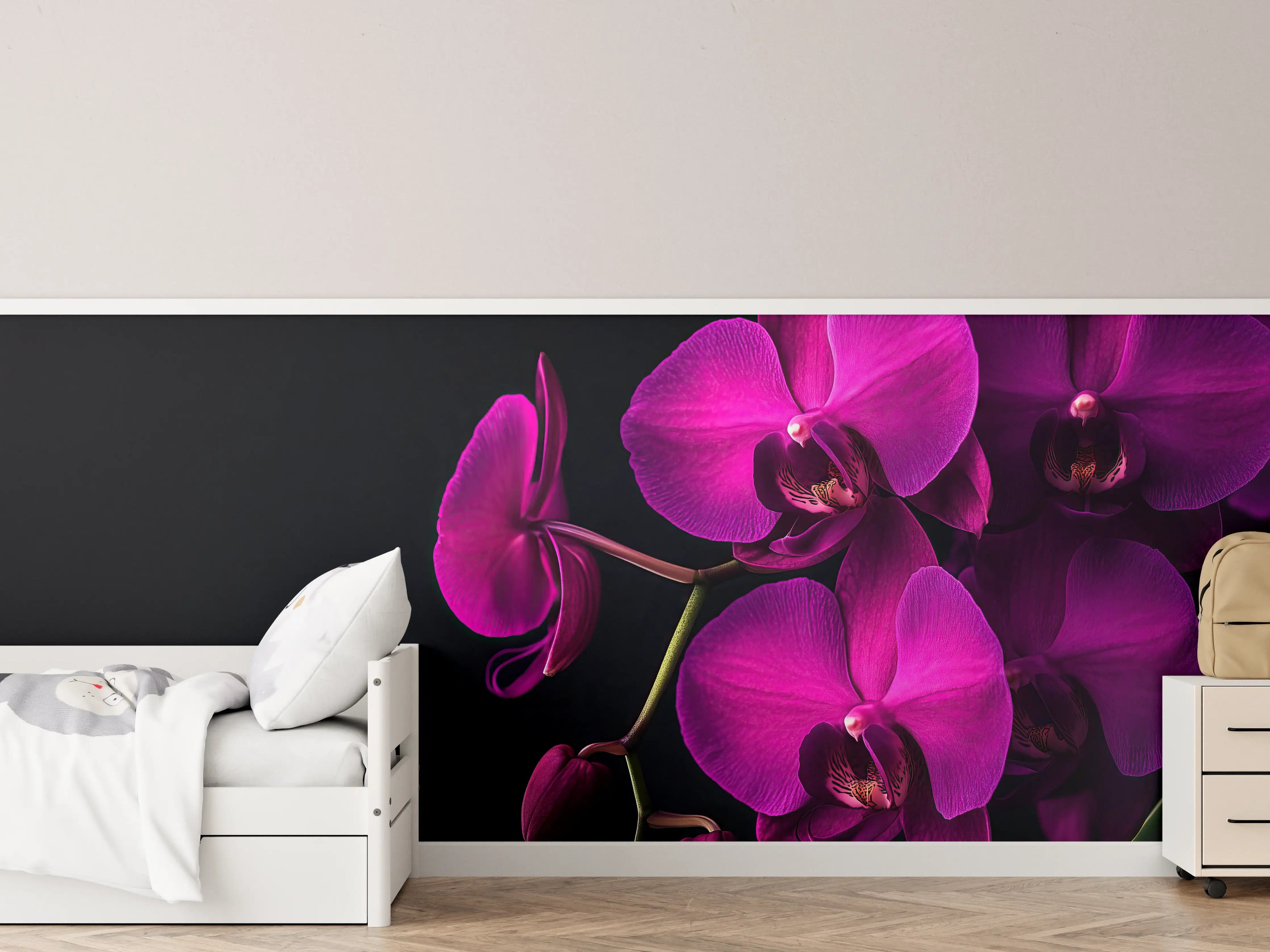 Kinderzimmer Wandgestaltung - Violette Orchideen auf Schwarz