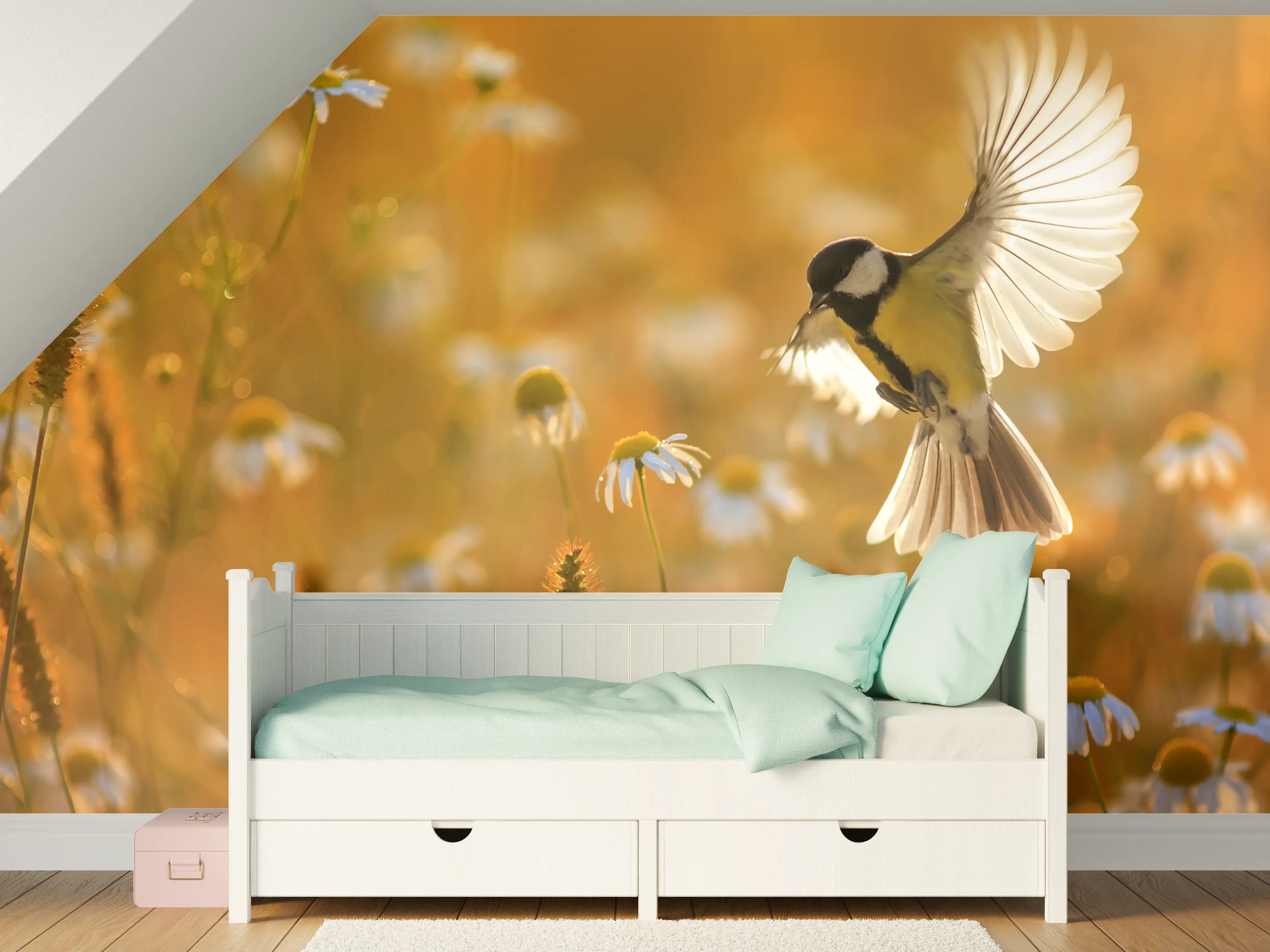 Kinderzimmer Wandgestaltung - Vogel im Sonnenlicht über Wildblumen