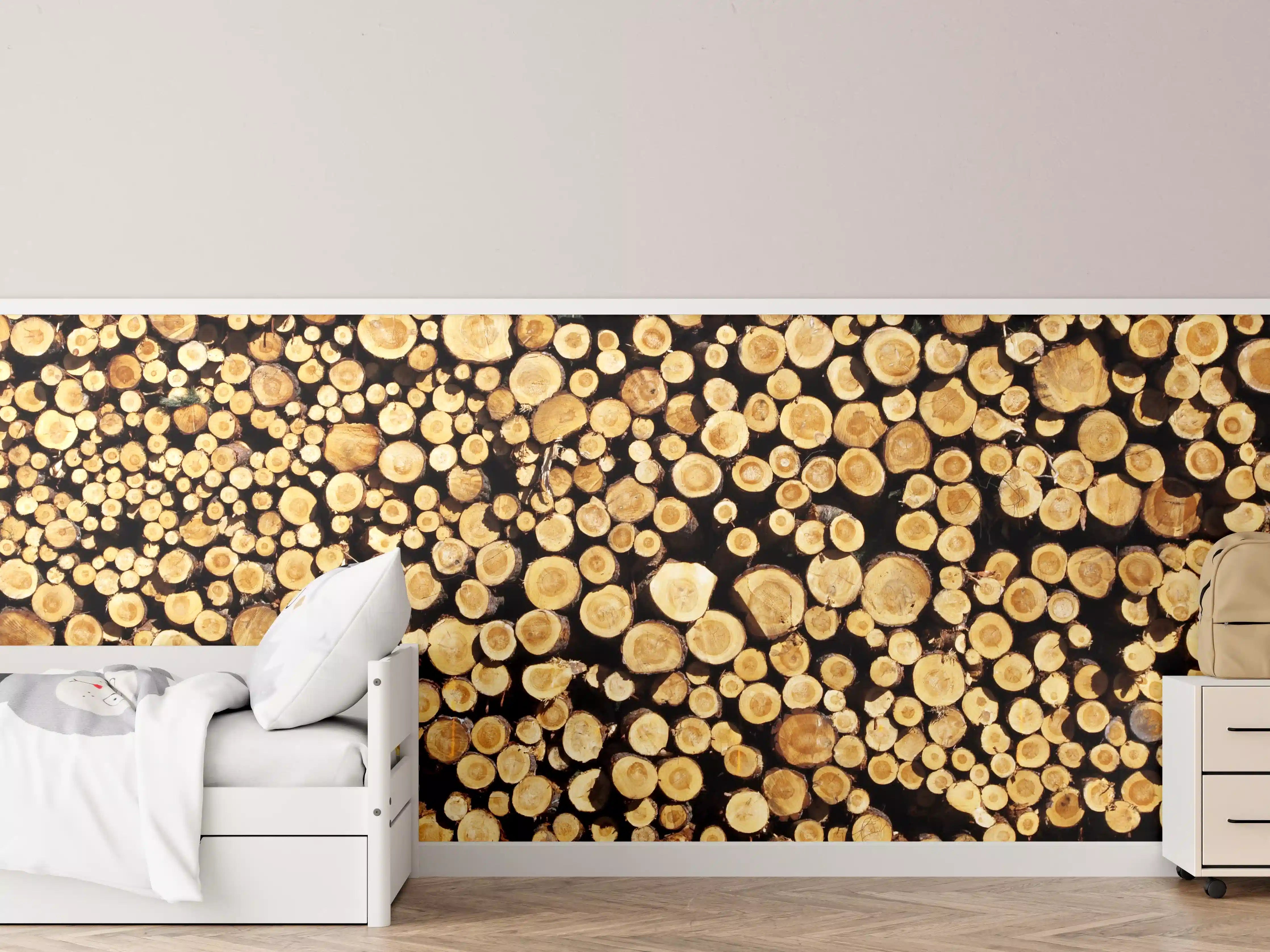 Kinderzimmer Wandgestaltung - Warme Holzstämme mit Grauschimmer