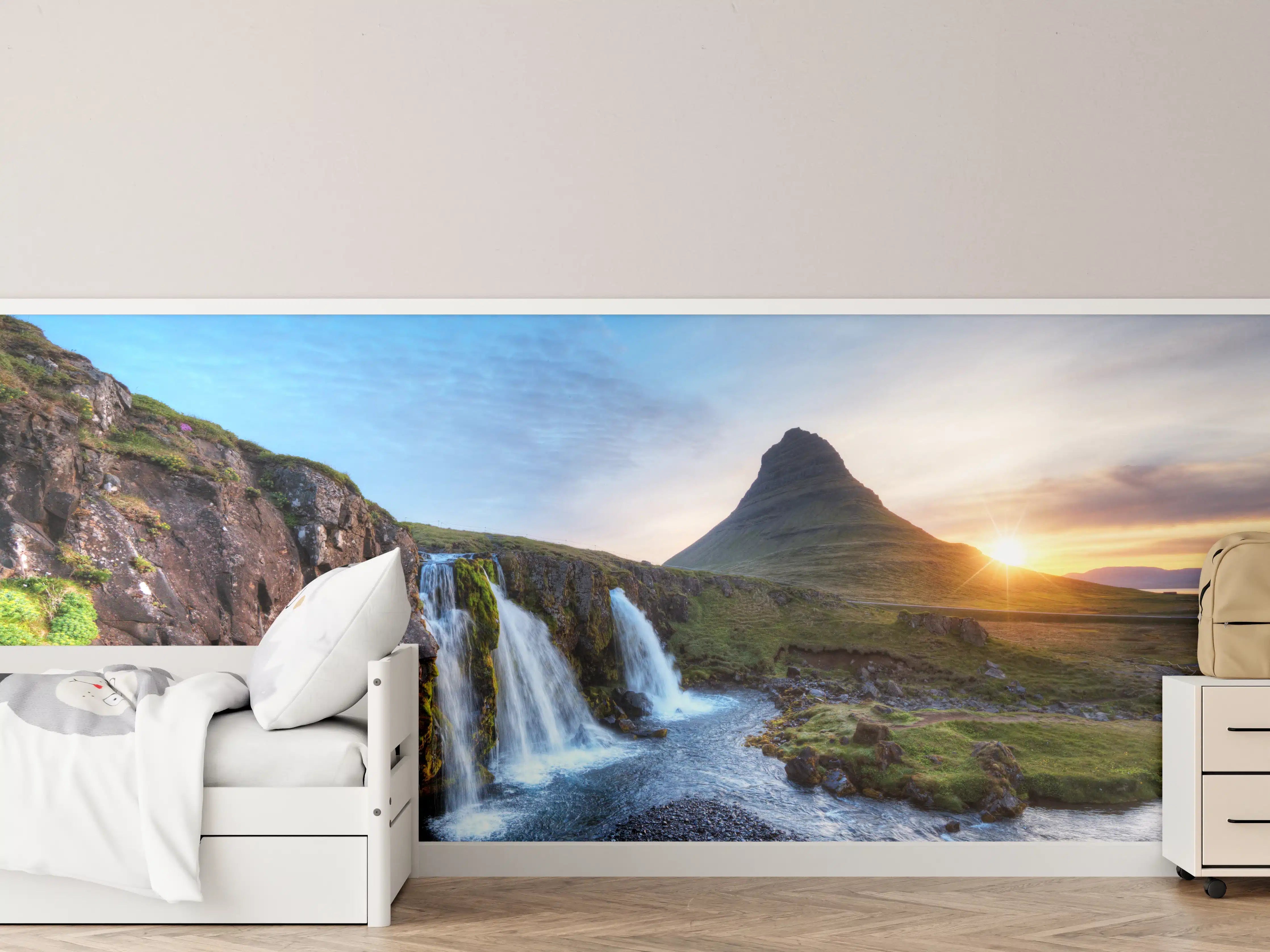 Kinderzimmer Wandgestaltung - Wasserfall bei Sonnenuntergang