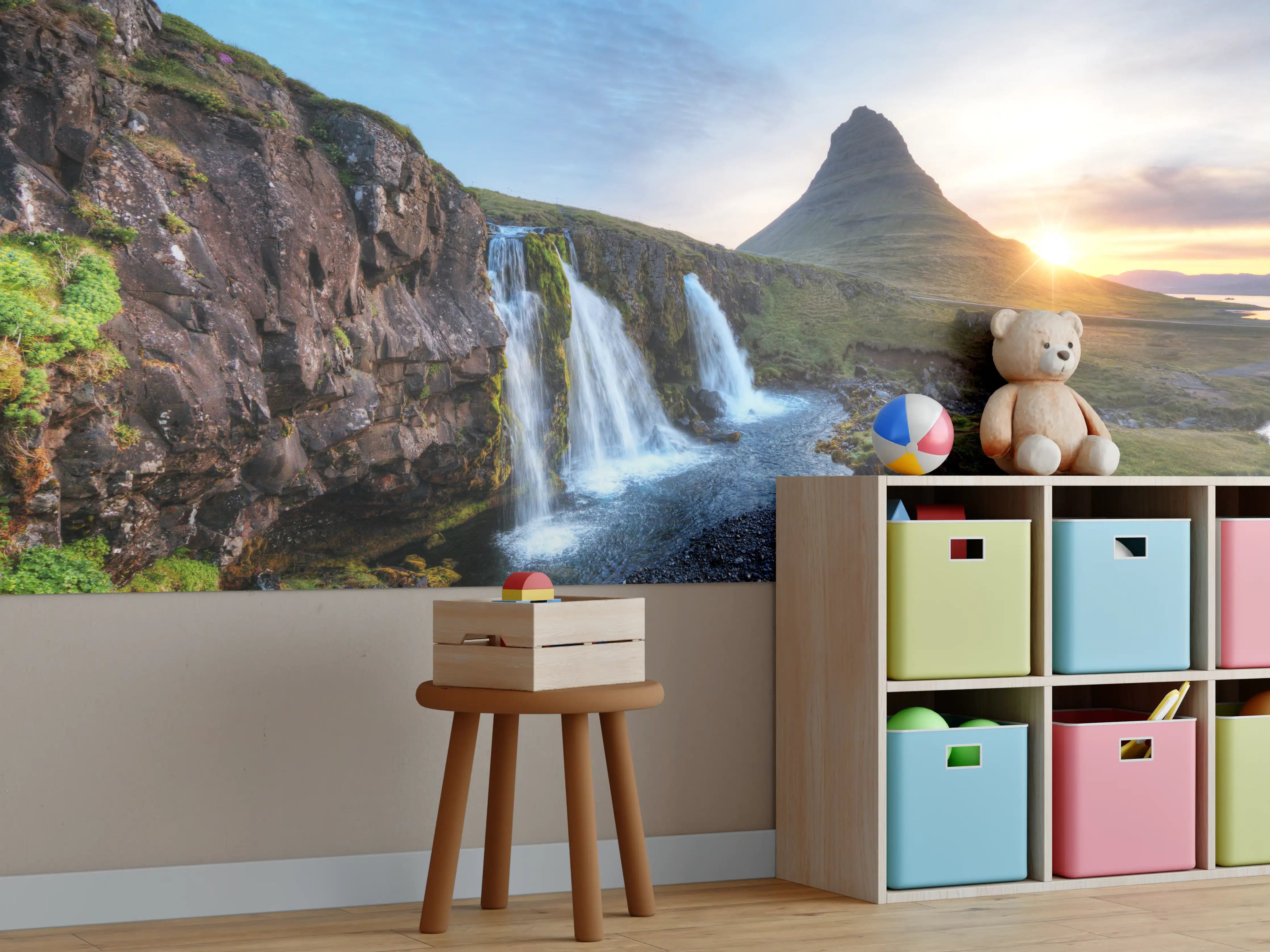 Kinderzimmer Wandgestaltung - Wasserfall bei Sonnenuntergang