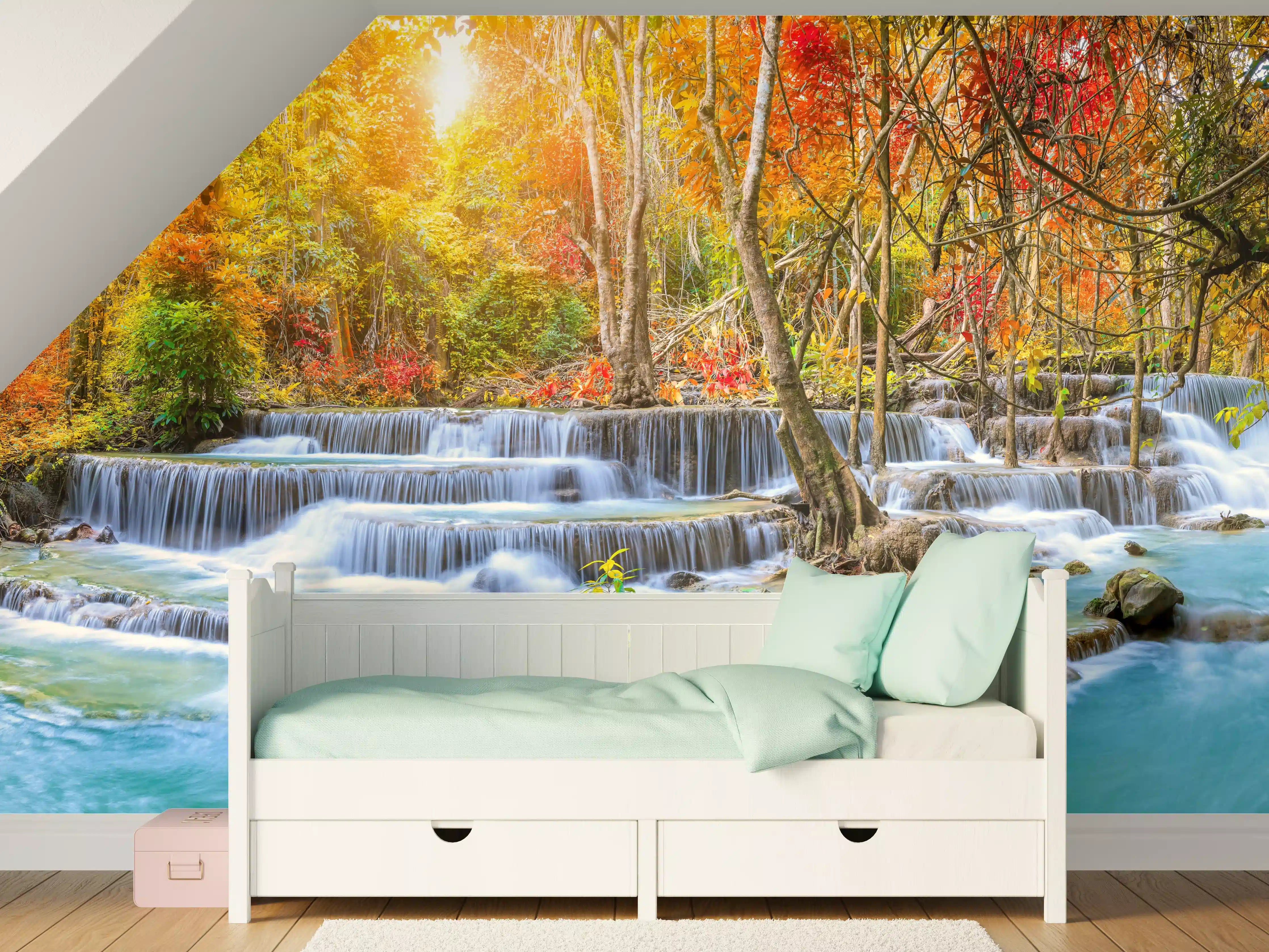 Kinderzimmer Wandgestaltung - Wasserfall im Wald Thailand Nationalparks