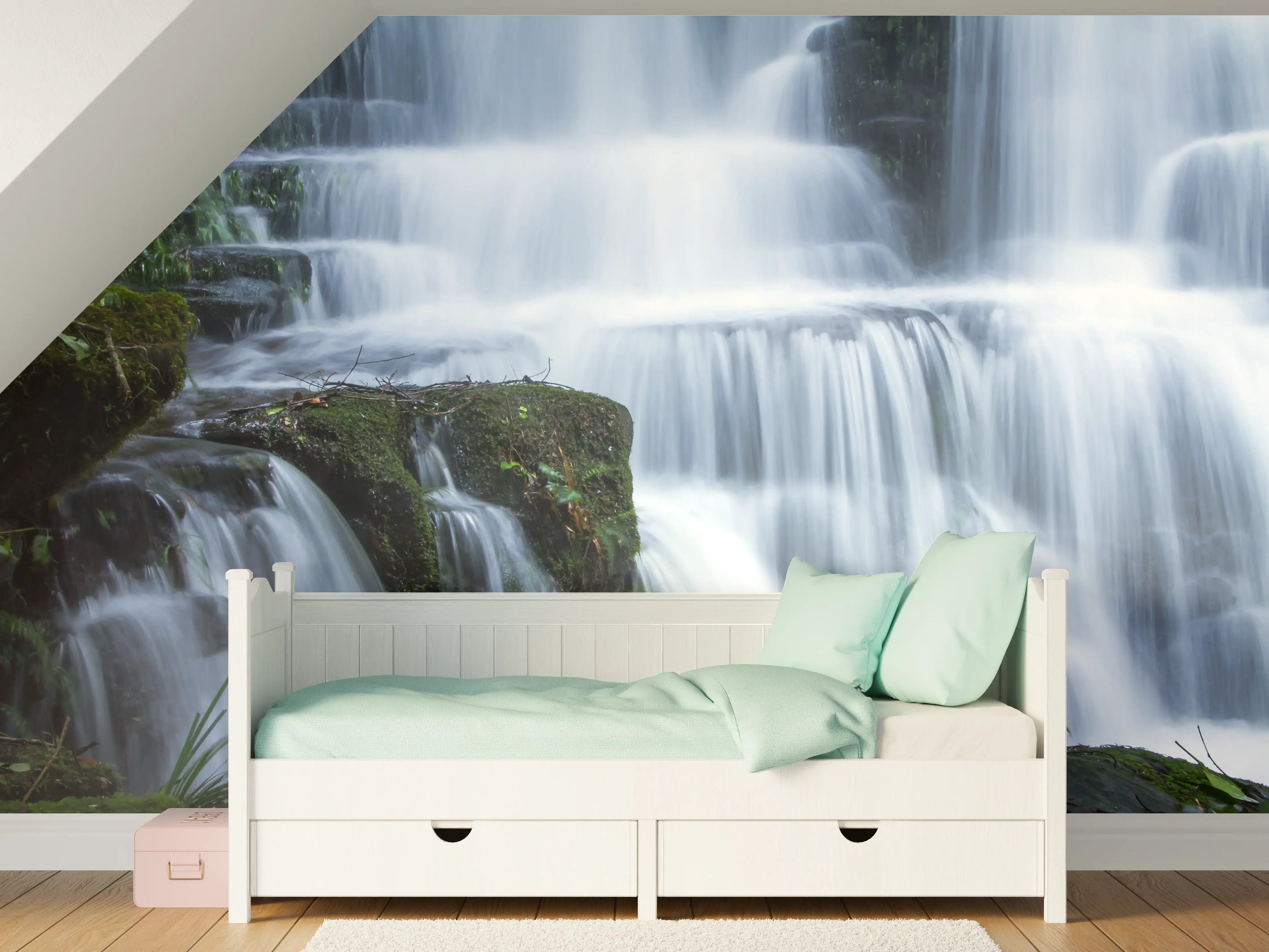 Kinderzimmer Wandgestaltung - Wasserfall im Wald mit Felsen