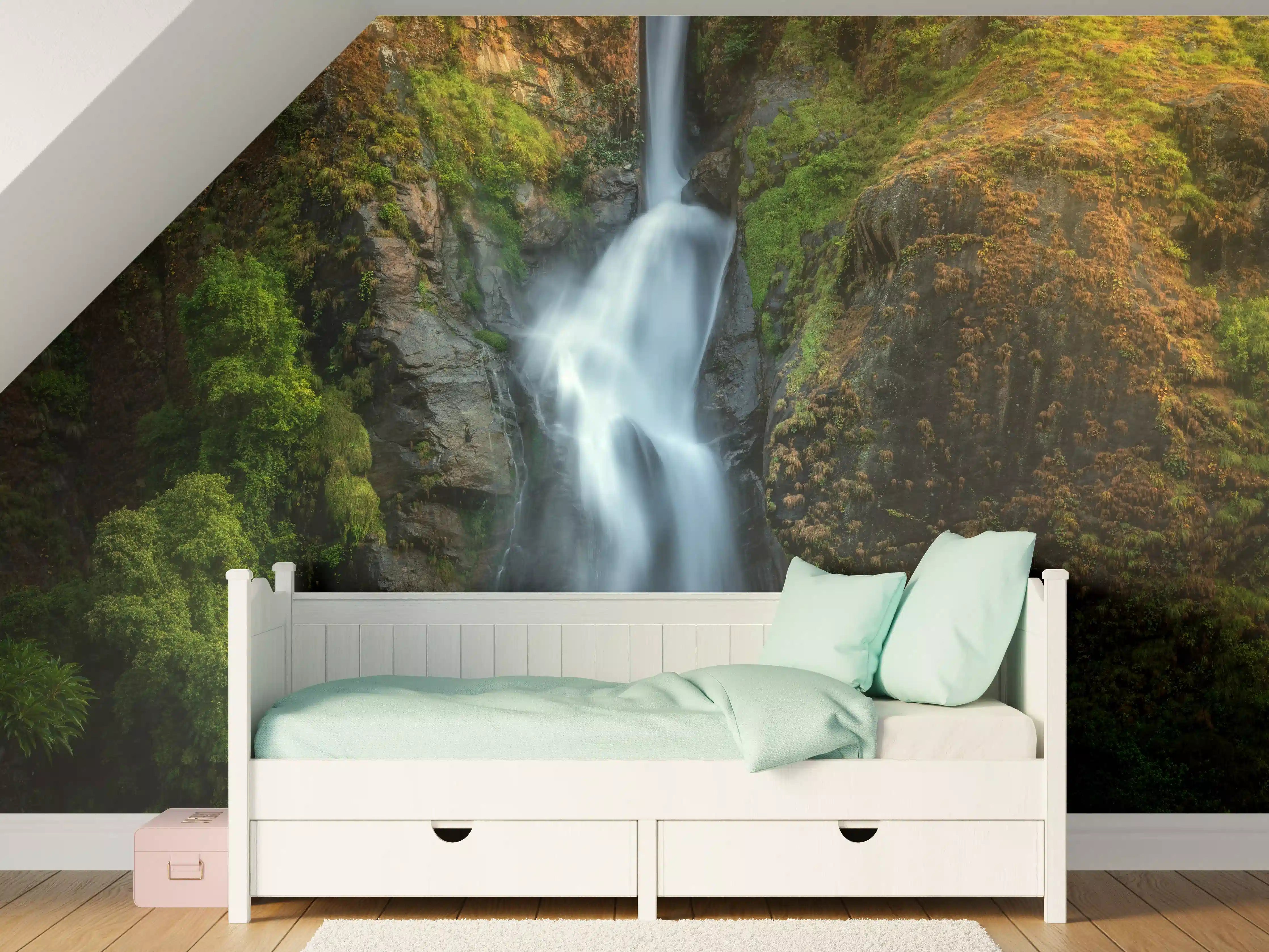 Kinderzimmer Wandgestaltung - Wasserfall im Wald von Nepal