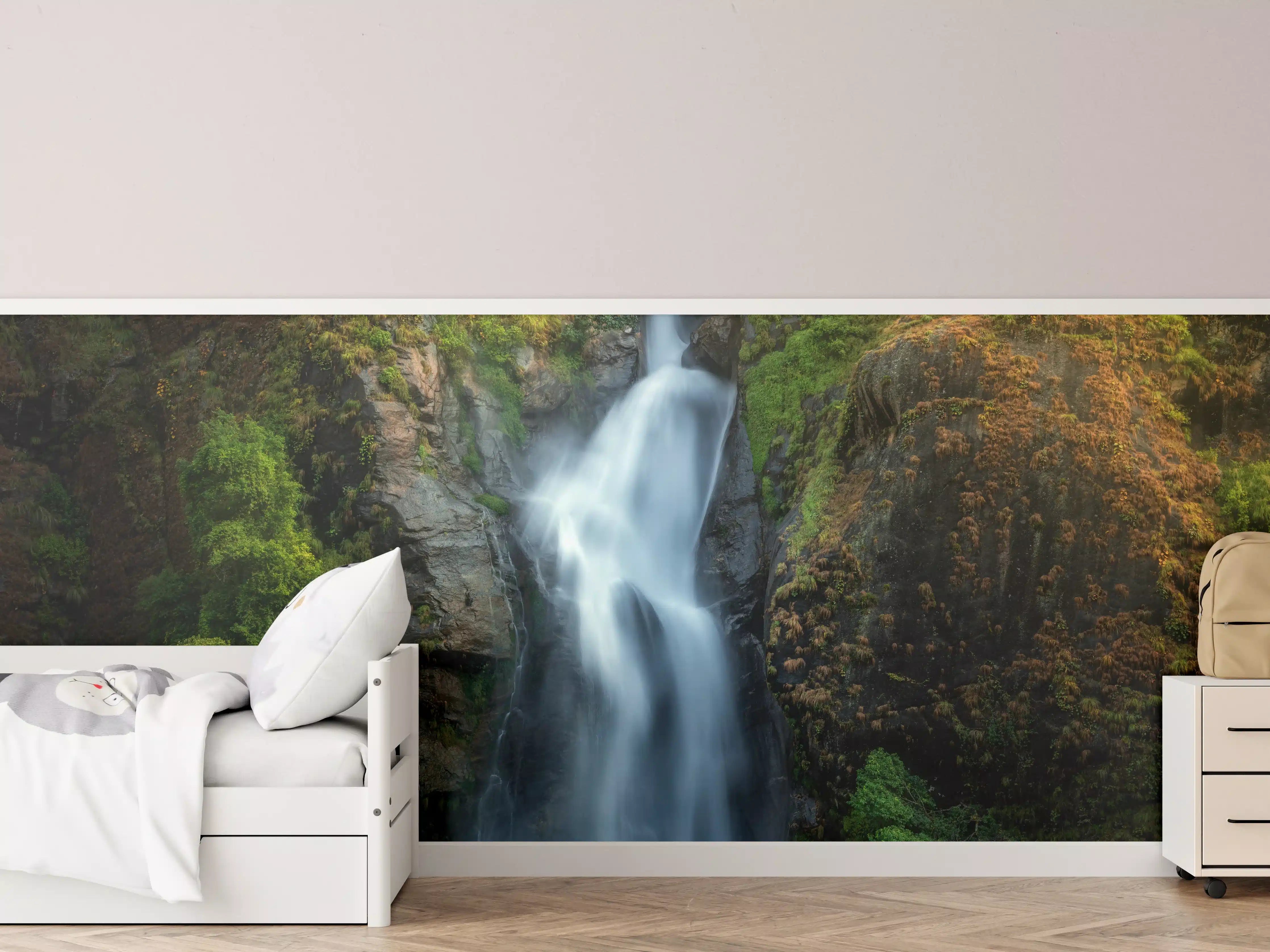 Kinderzimmer Wandgestaltung - Wasserfall im Wald von Nepal