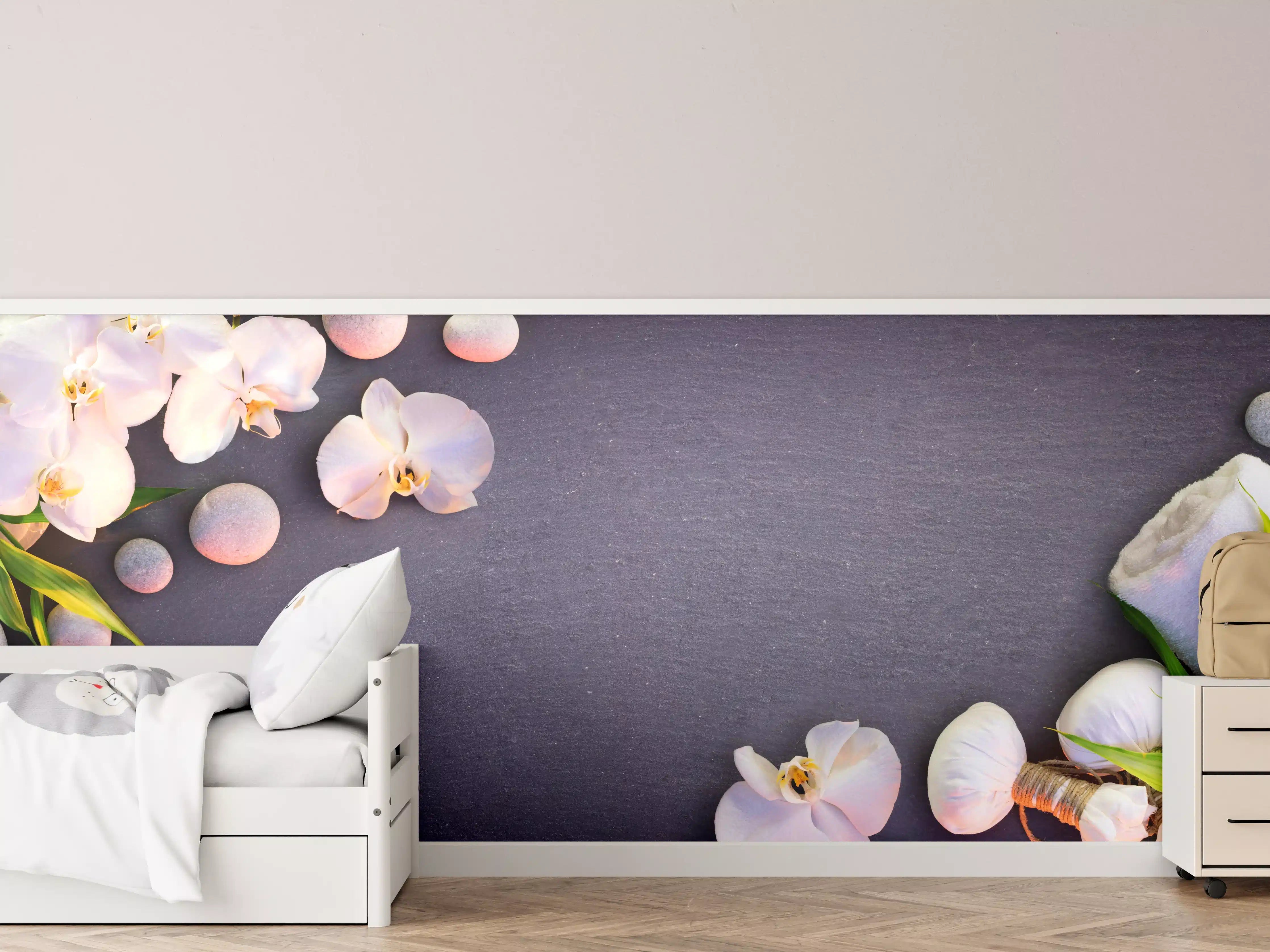 Kinderzimmer Wandgestaltung - Weiß-Rosa Orchideen auf Schiefer