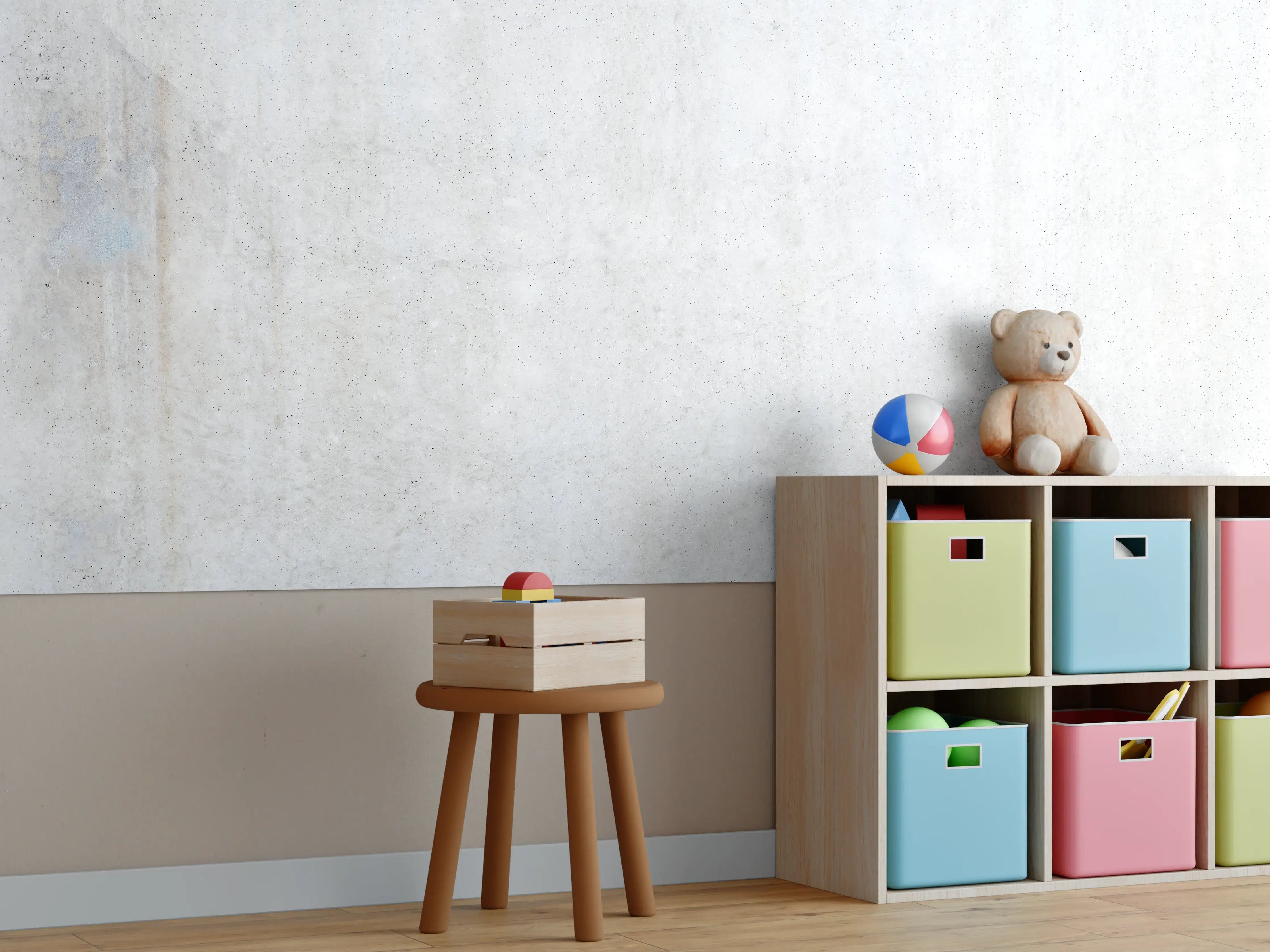 Kinderzimmer Wandgestaltung - Weiß-bläuliche Betonwand