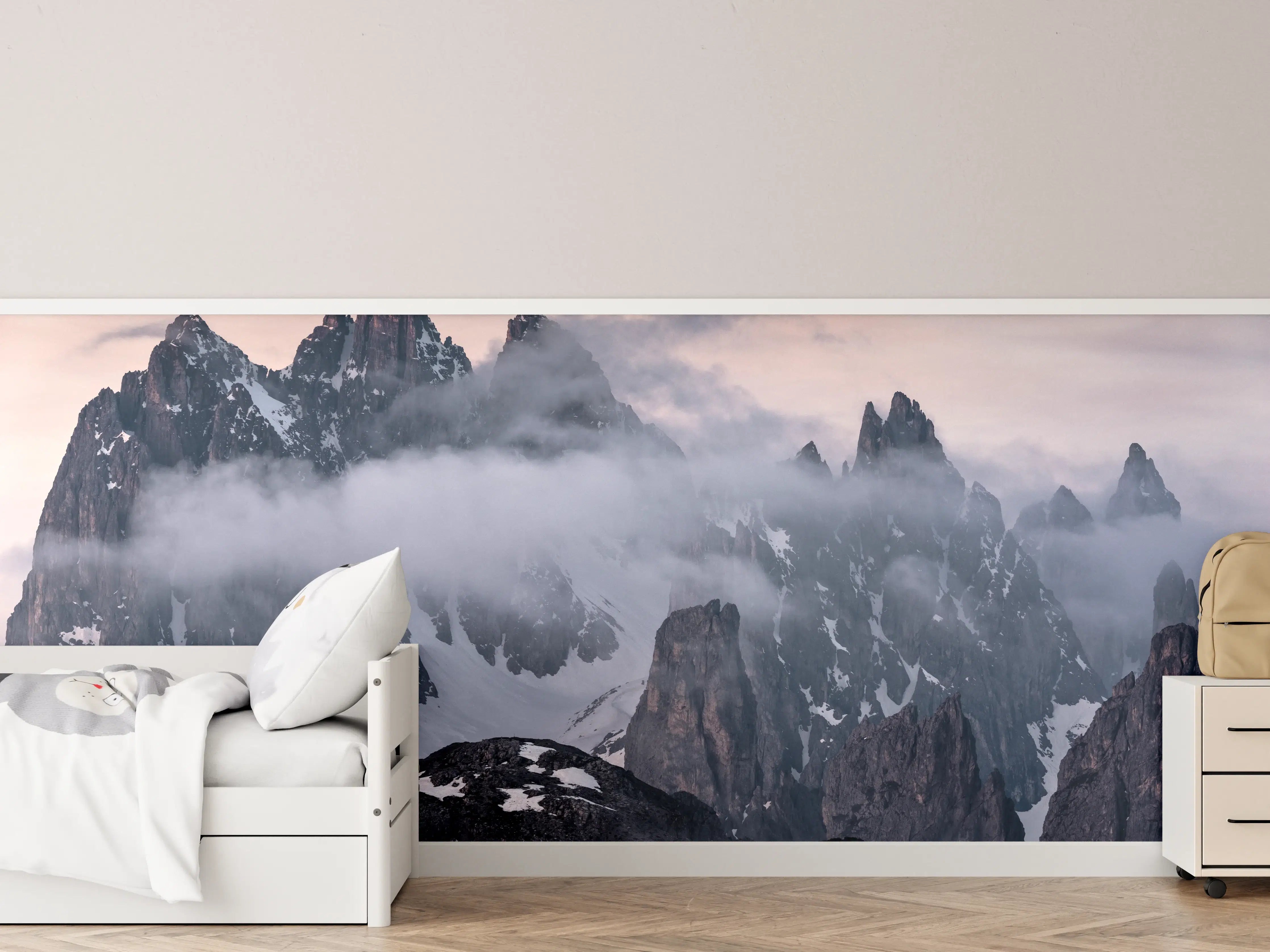 Kinderzimmer Wandgestaltung - Winterliche Berge in Dämmerung